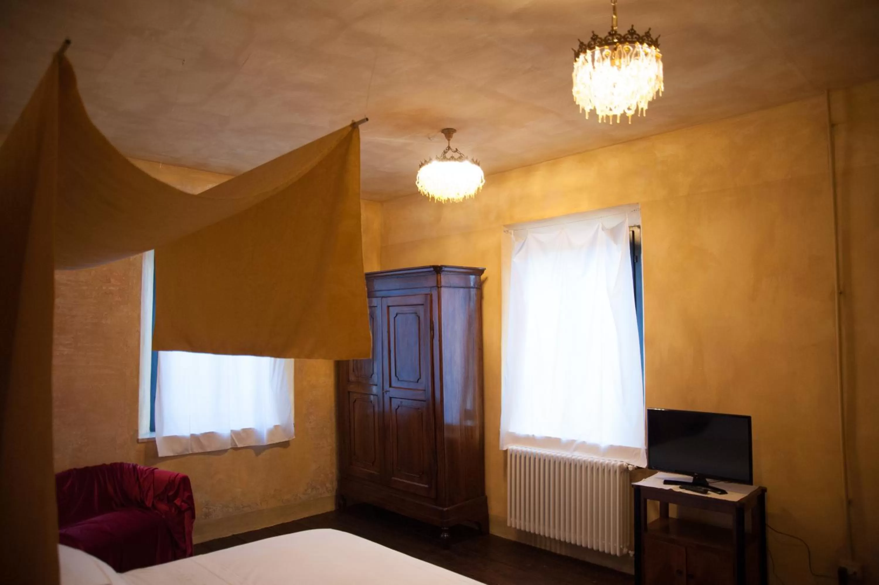 TV/Entertainment Center in Corte Mantovanella