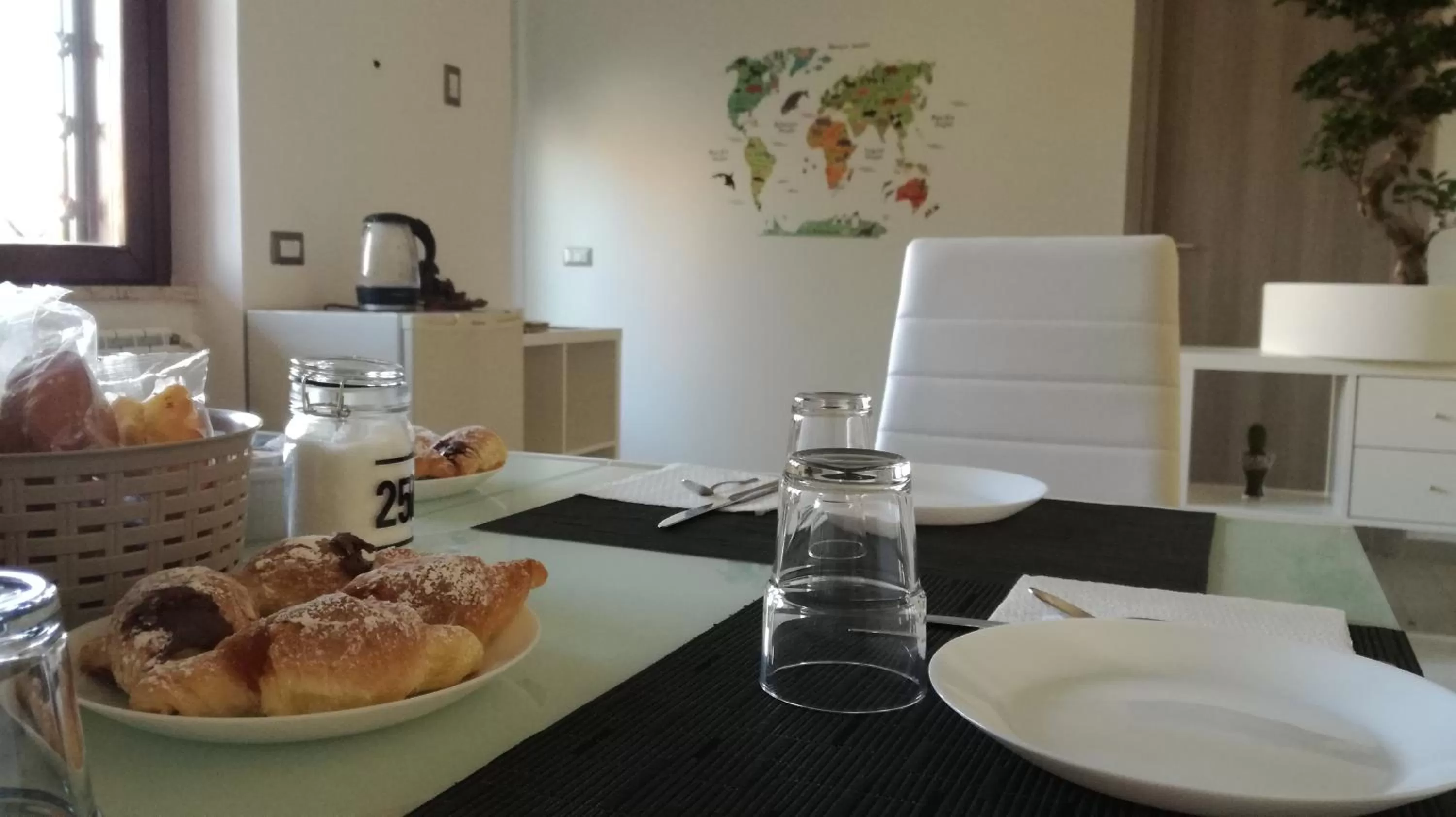 Breakfast in Bonsai Bed & Breakfast