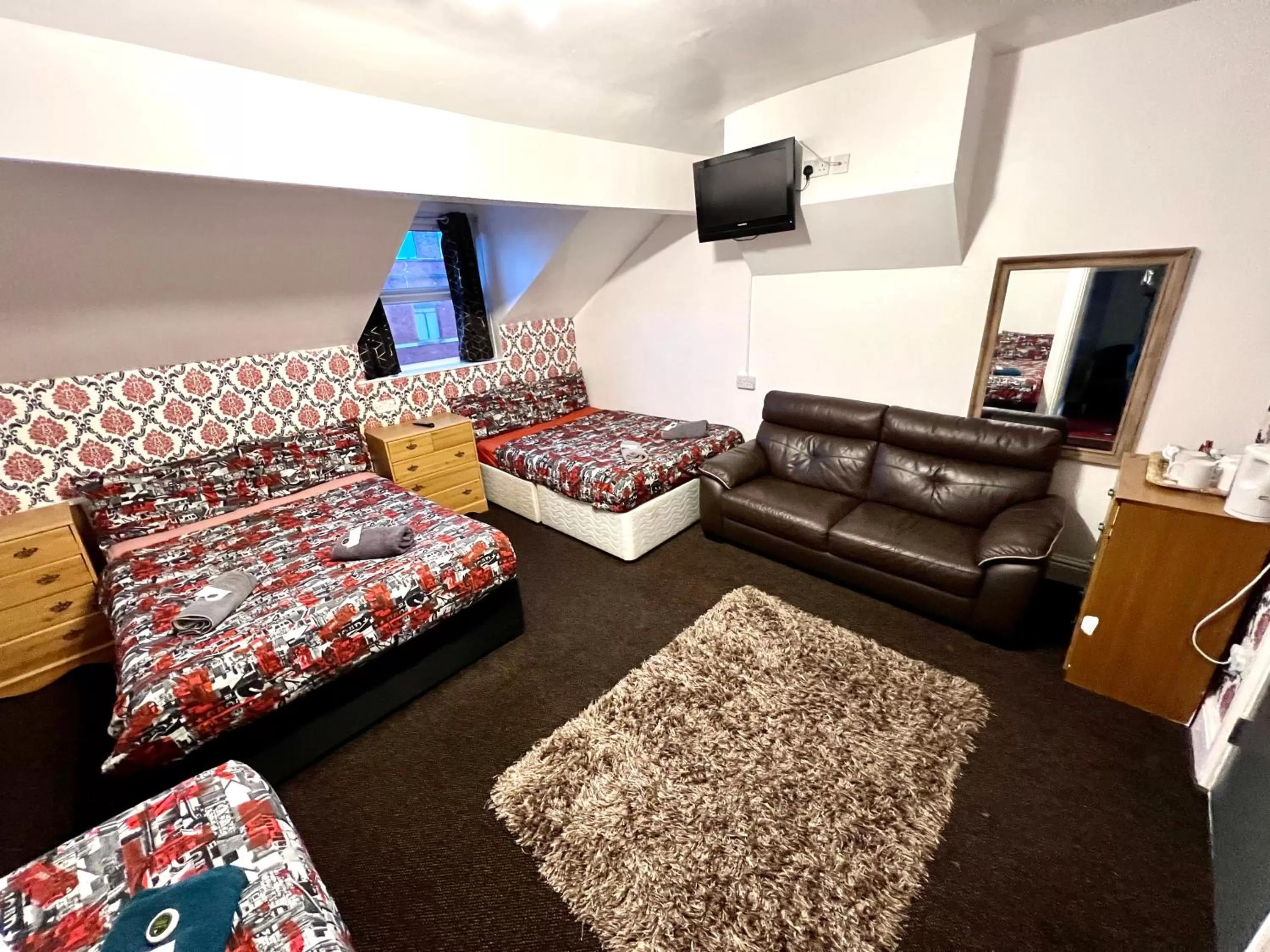 Photo of the whole room, Bed in Blackpool Central Hotel