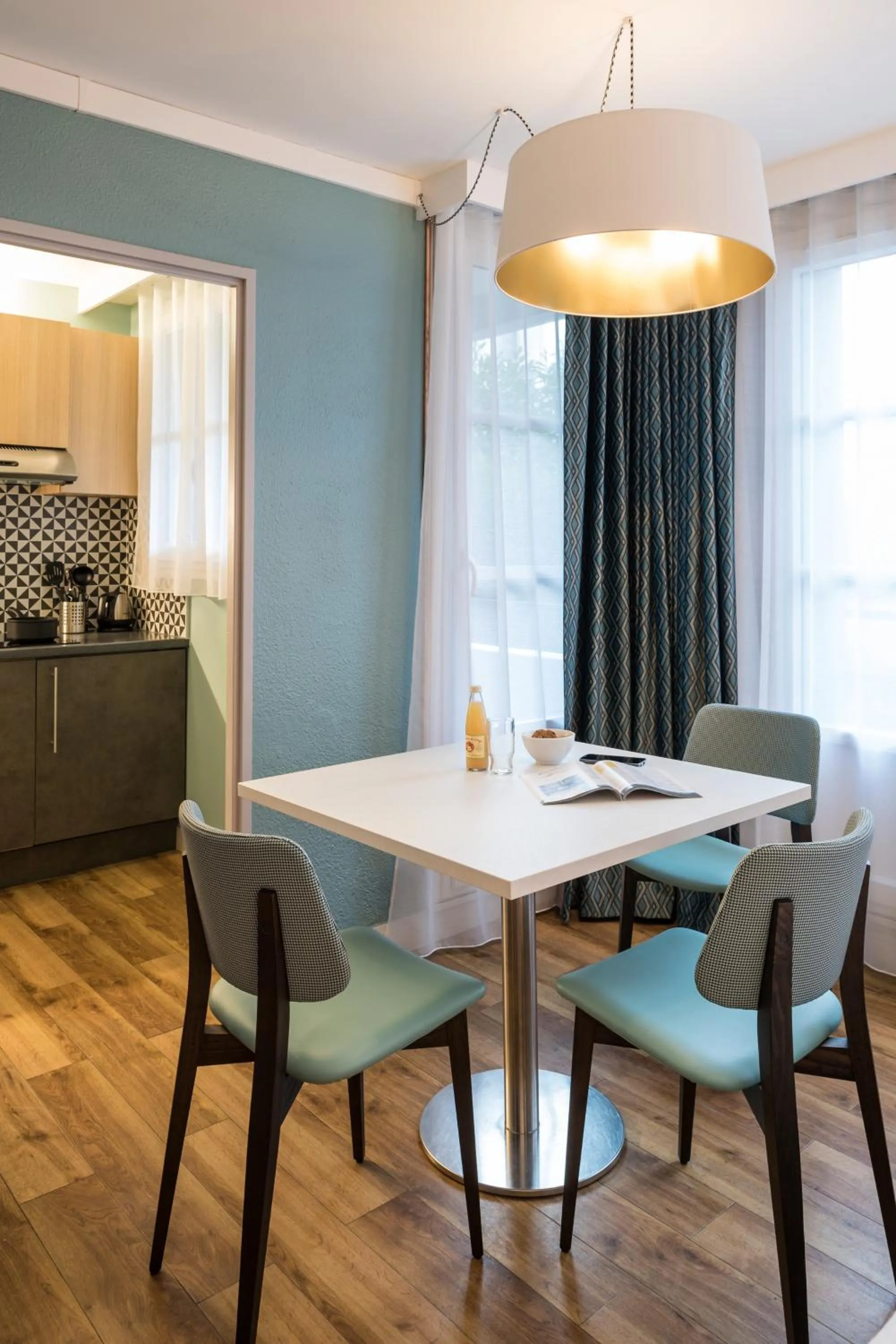 Kitchen or kitchenette in Aparthotel Adagio Paris Montmartre