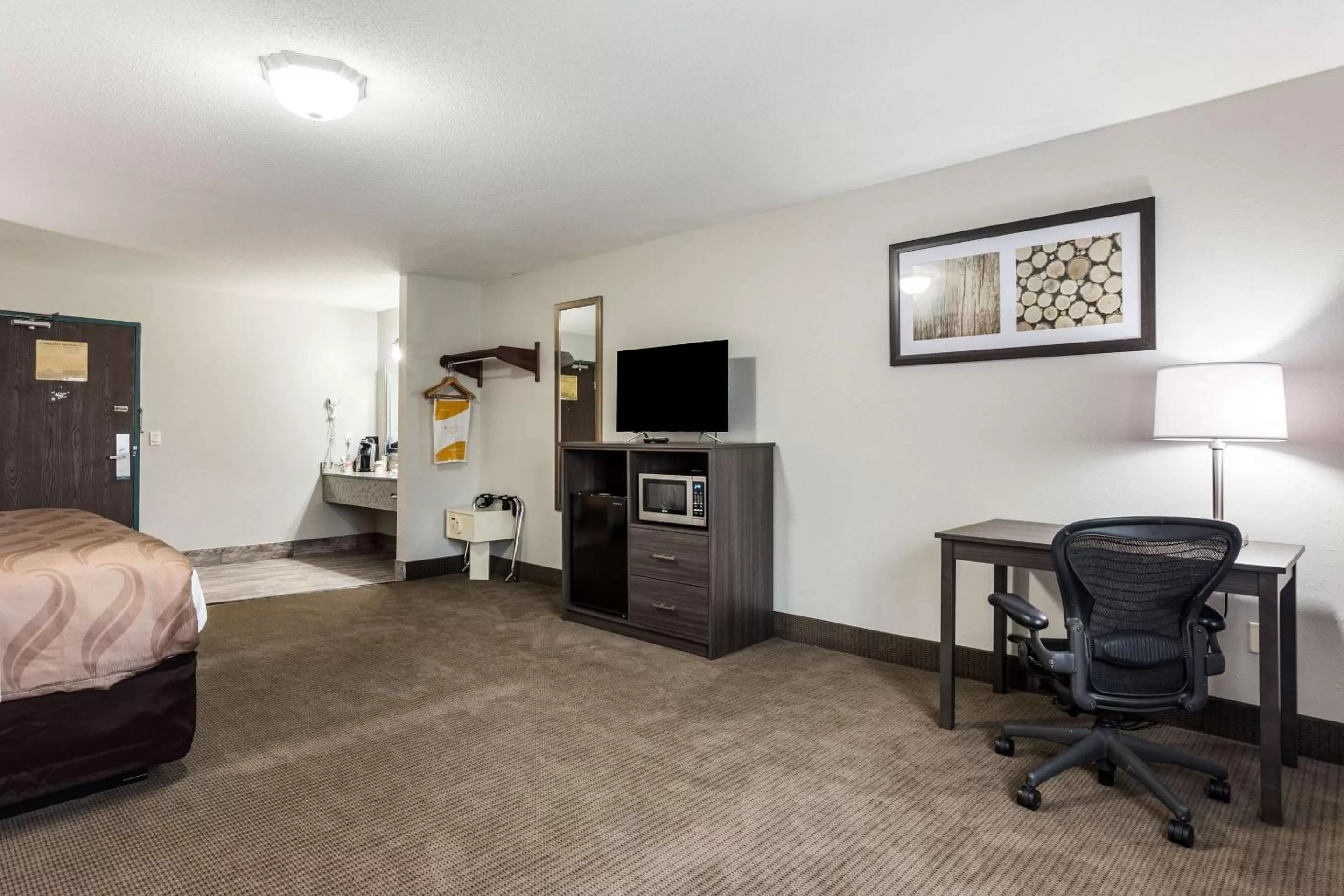 Photo of the whole room, Bed in Quality Inn Clare