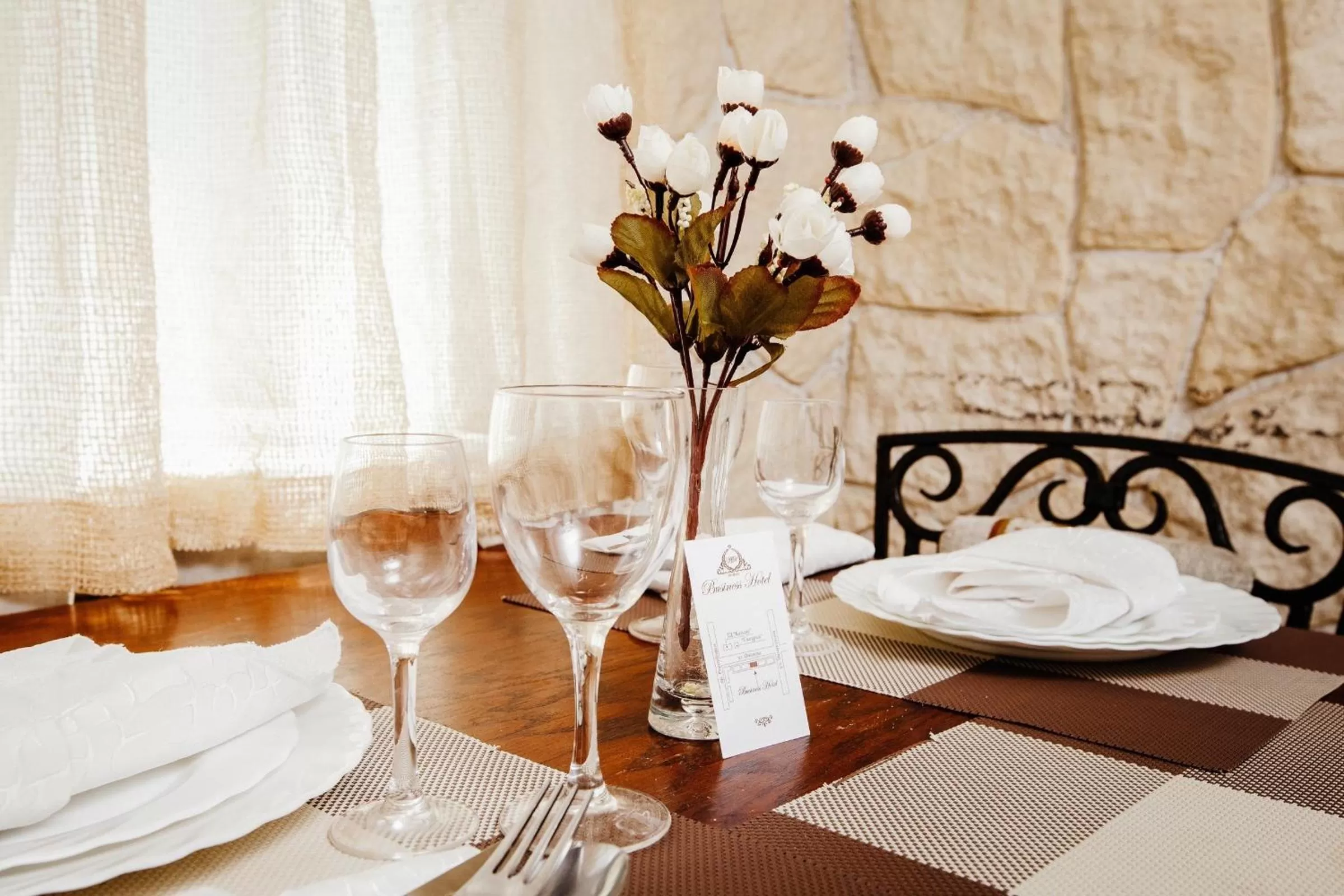 Restaurant/places to eat in Business Hotel