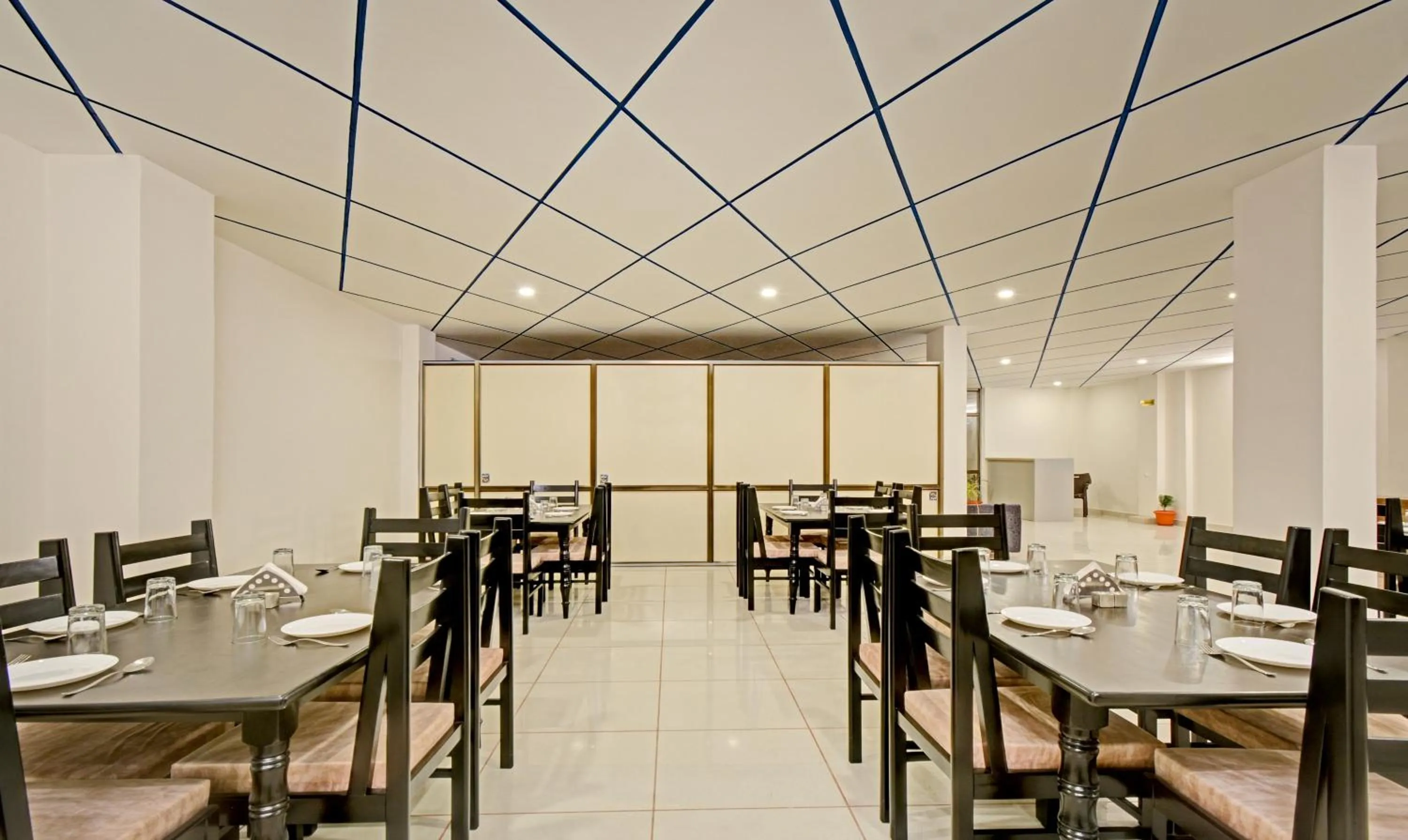 Restaurant/places to eat in Treebo Paras Raj Near City Palace