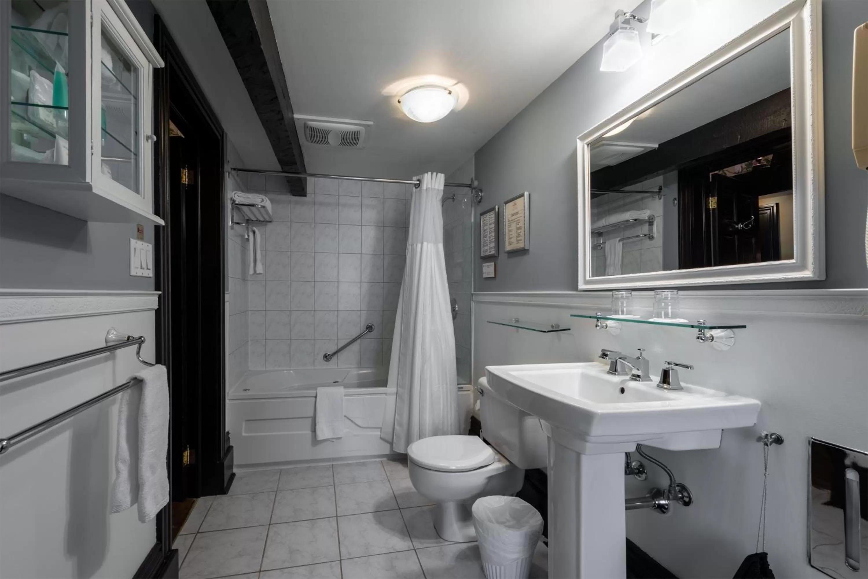 Bathroom in Le Clos Saint-Louis - Par Aneyro