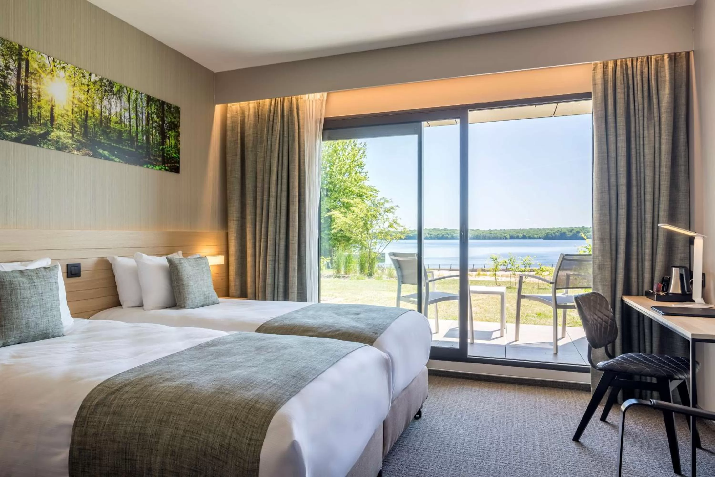 Photo of the whole room, Bed in Golden Lakes Hotel