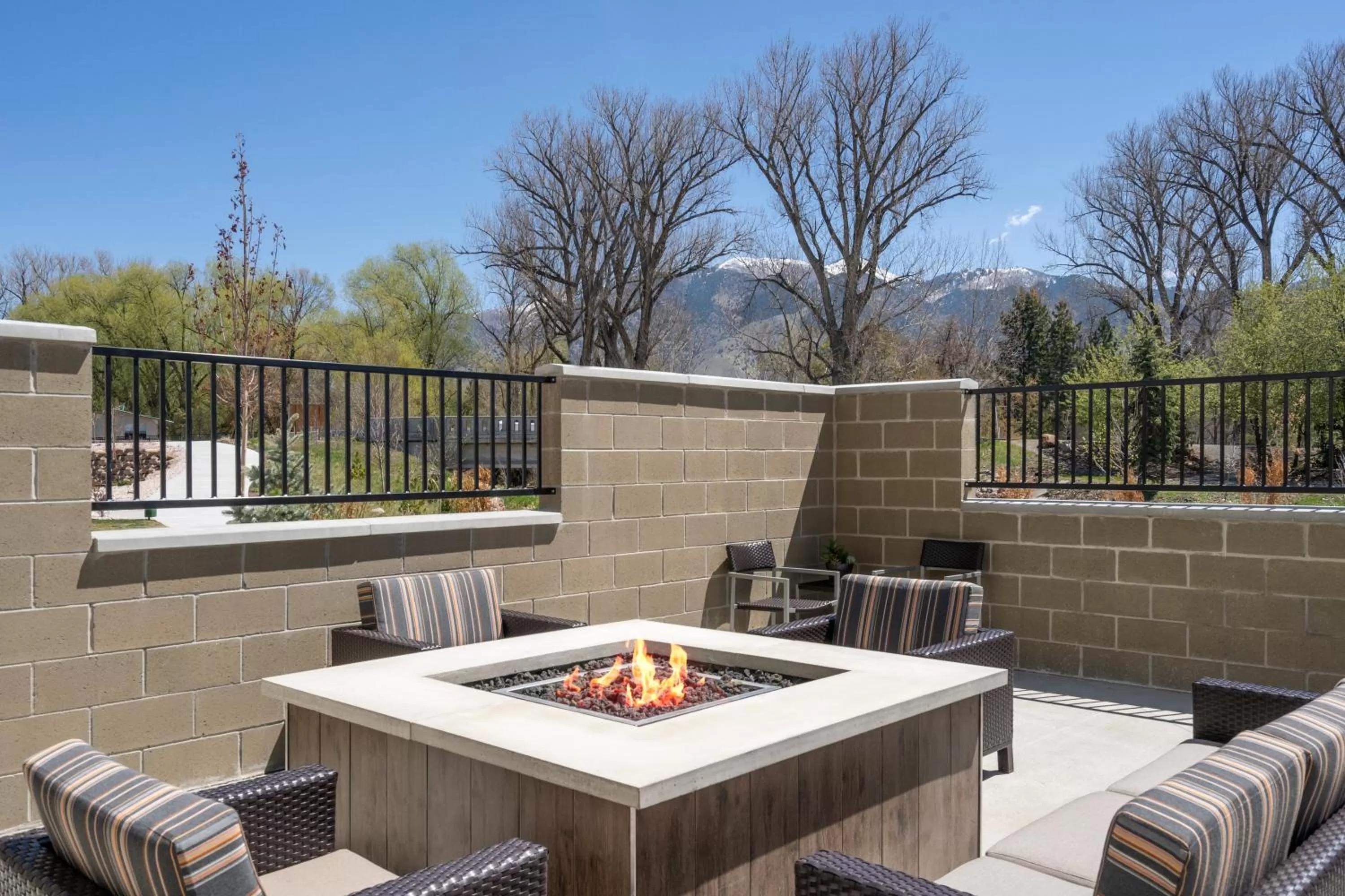 Patio in TownePlace Suites by Marriott Logan