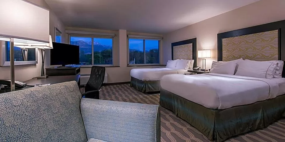 Bed in Holiday Inn Express & Suites Colorado Springs Central by IHG
