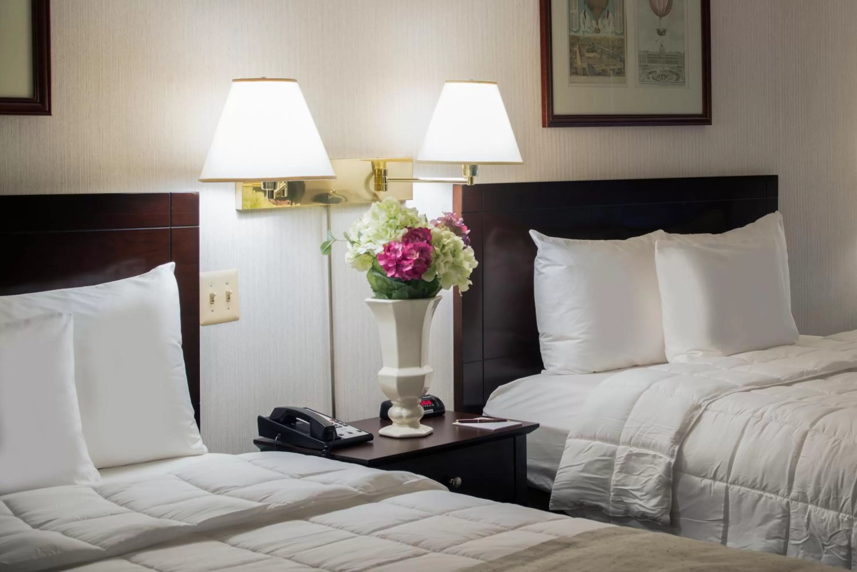 Bed in Meadowlands Plaza Hotel