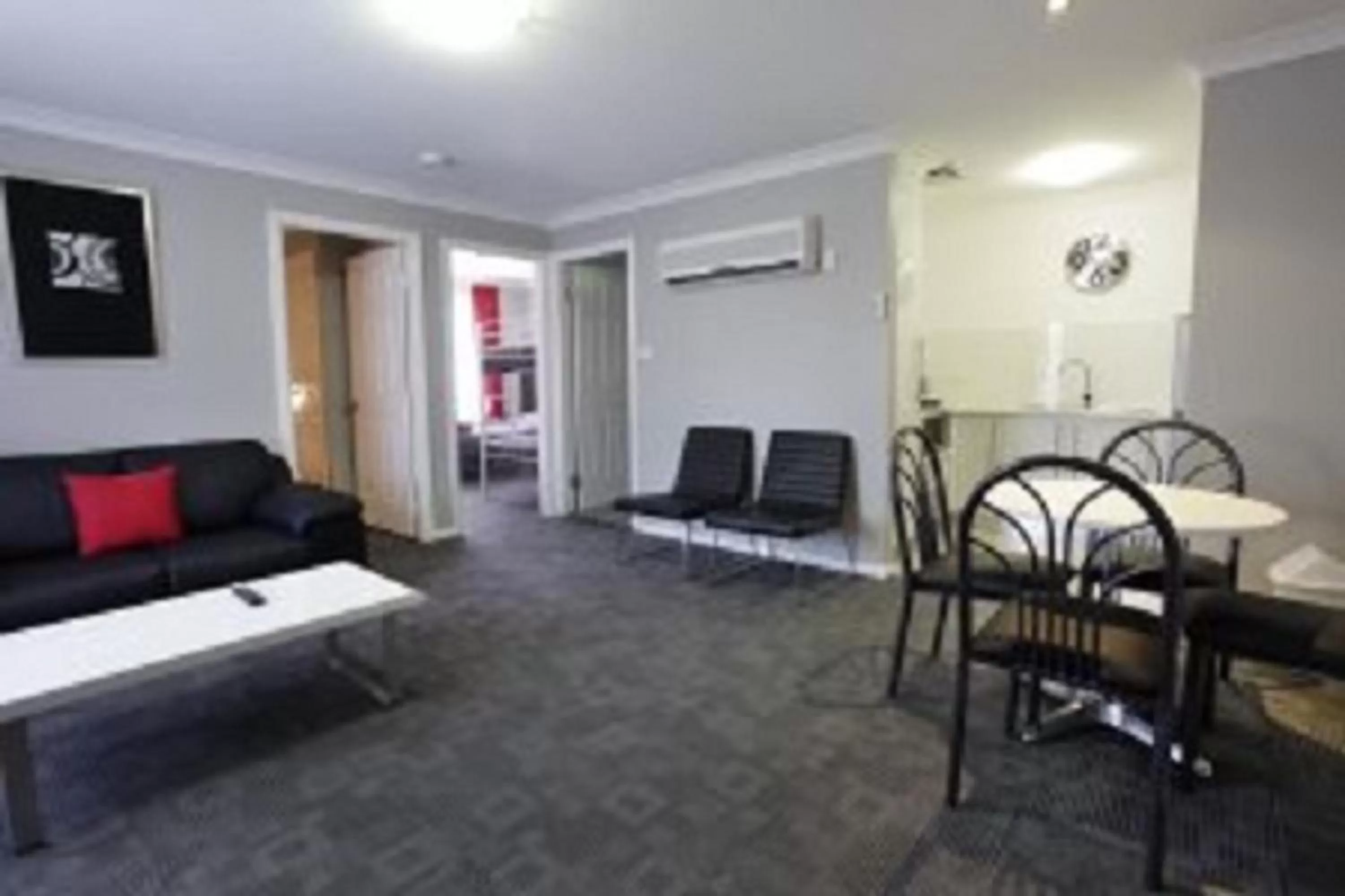 Living room in Cattlemans Country Motor Inn & Serviced Apartments