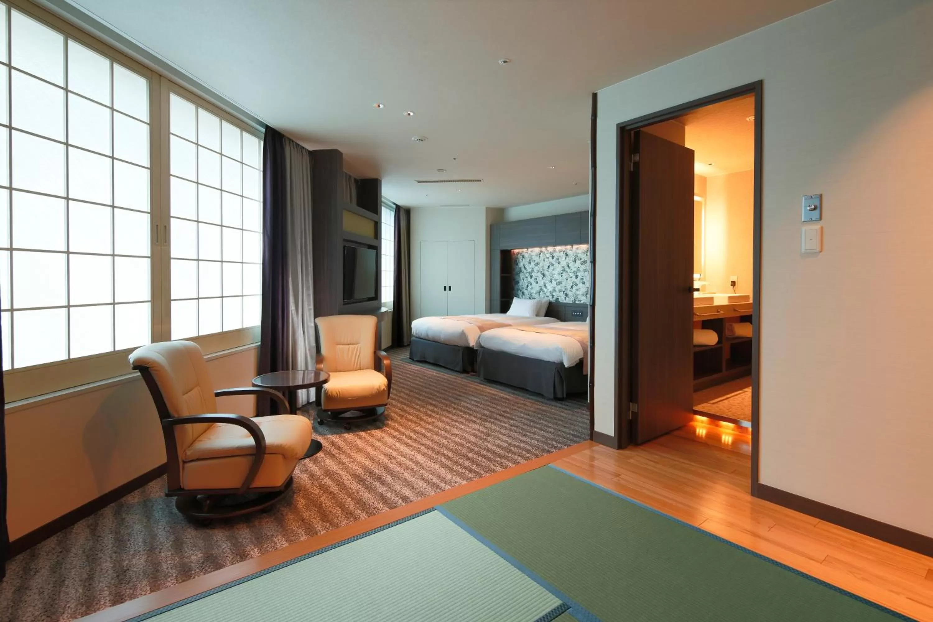 Photo of the whole room, Bed in Kyoto Tower Hotel
