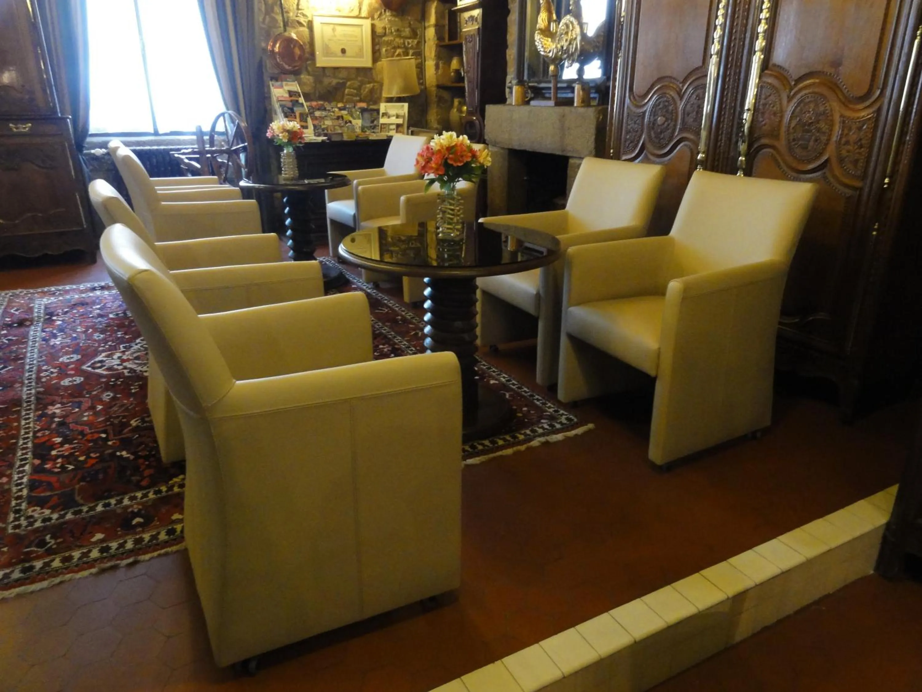 Lounge or bar in Hôtel de La Croix d'Or
