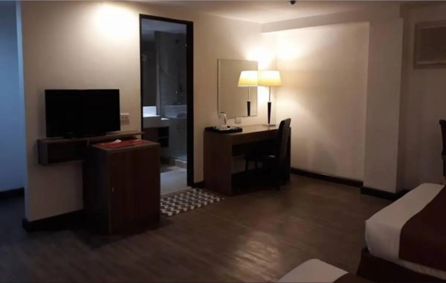 Evening entertainment, Bed in Tyche Boutique Hotel