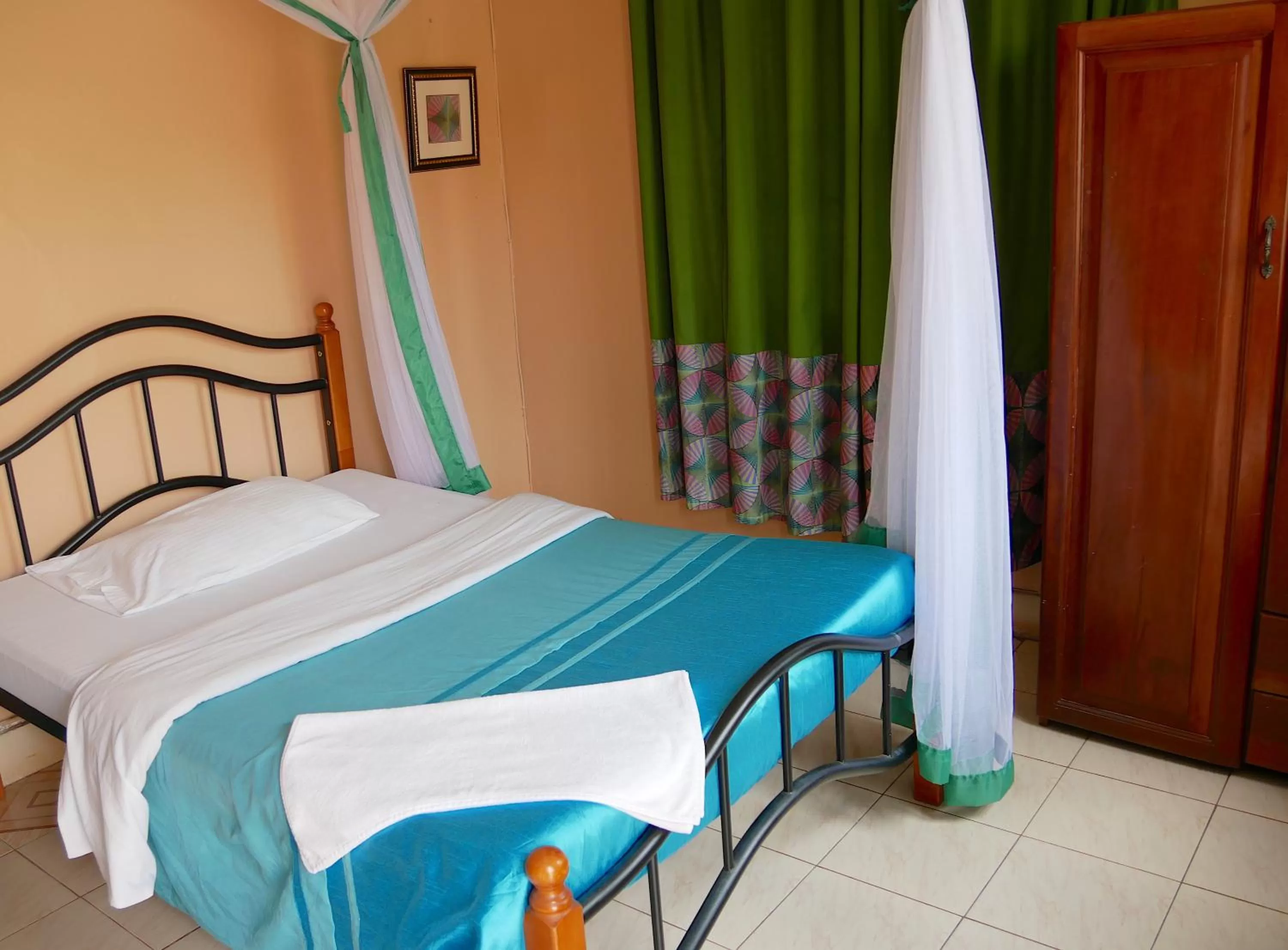 Bed in Hotel Acacia City