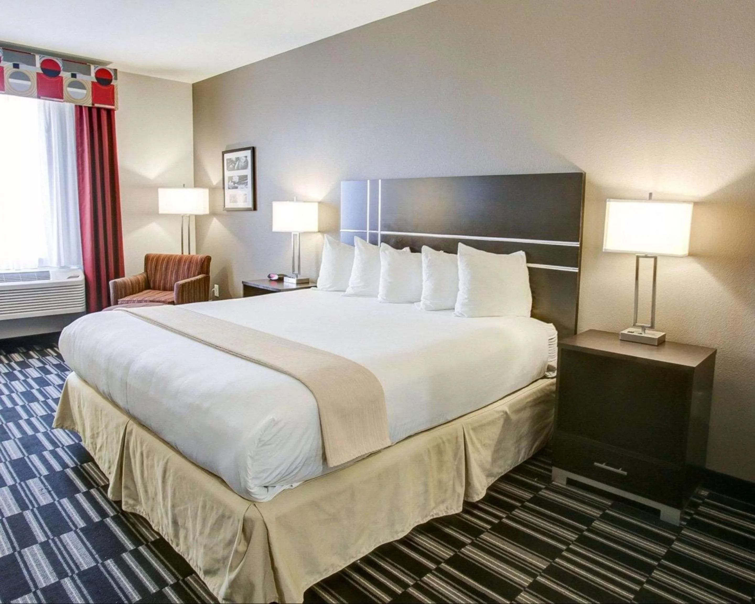 Photo of the whole room, Bed in Quality Inn & Suites Bryan-College Station