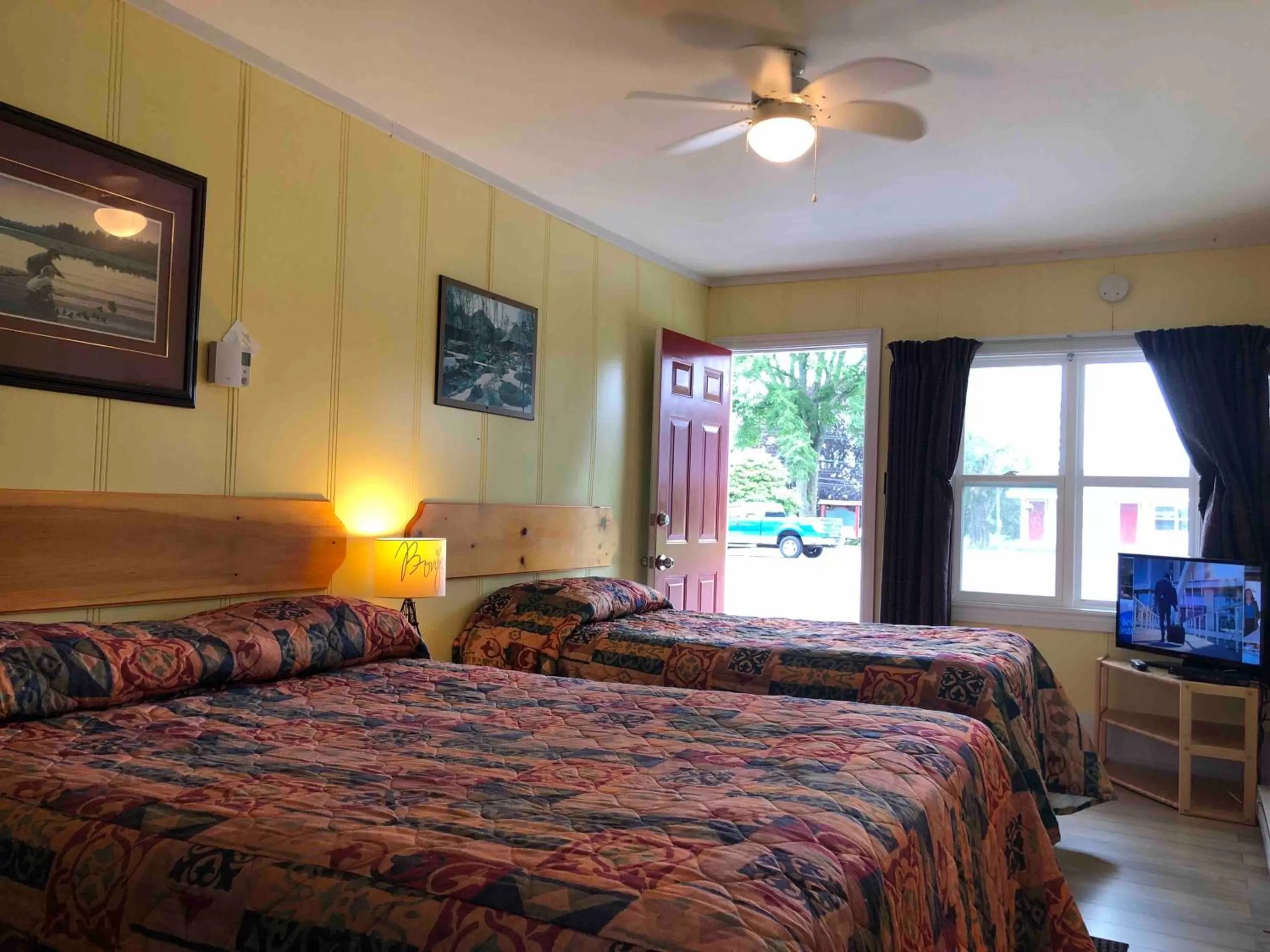 Lakelawn B&B and Motel