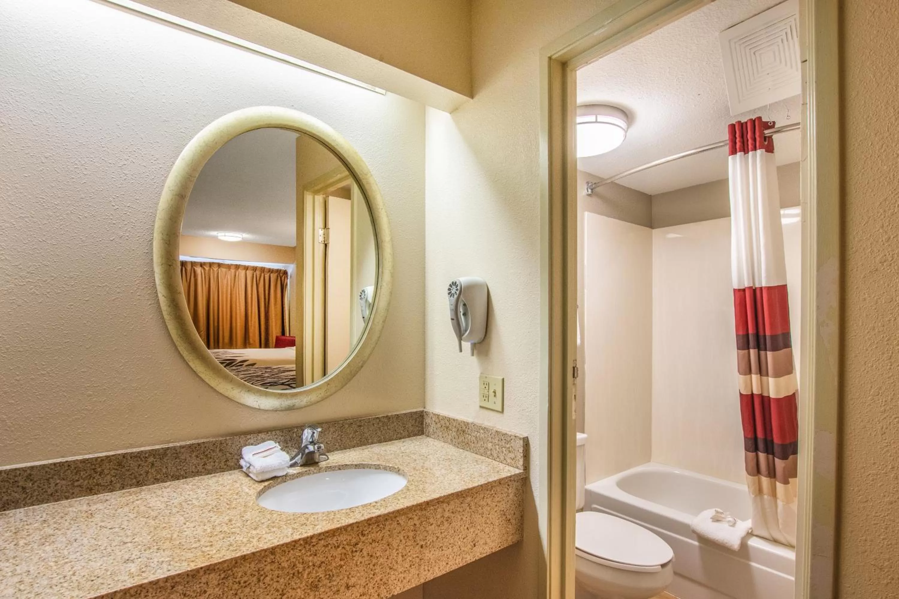 Bathroom in Red Roof Inn Kalamazoo West - Western Michigan U