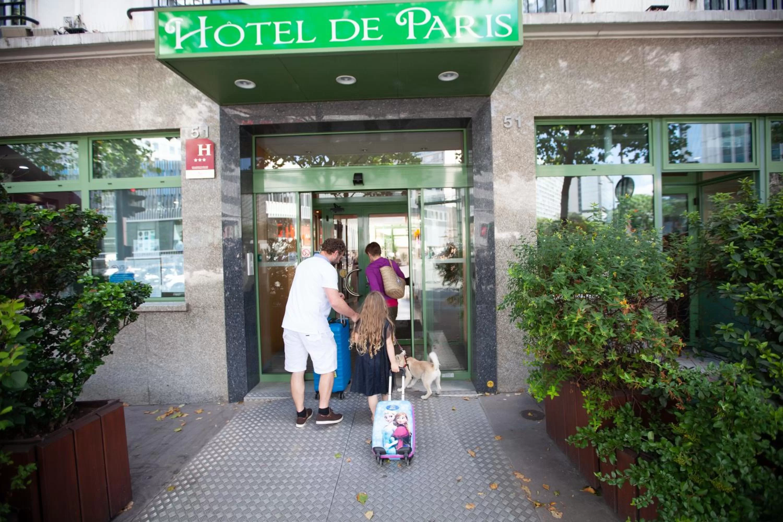 Facade/entrance in HOTEL DE PARIS MONTPARNASSE