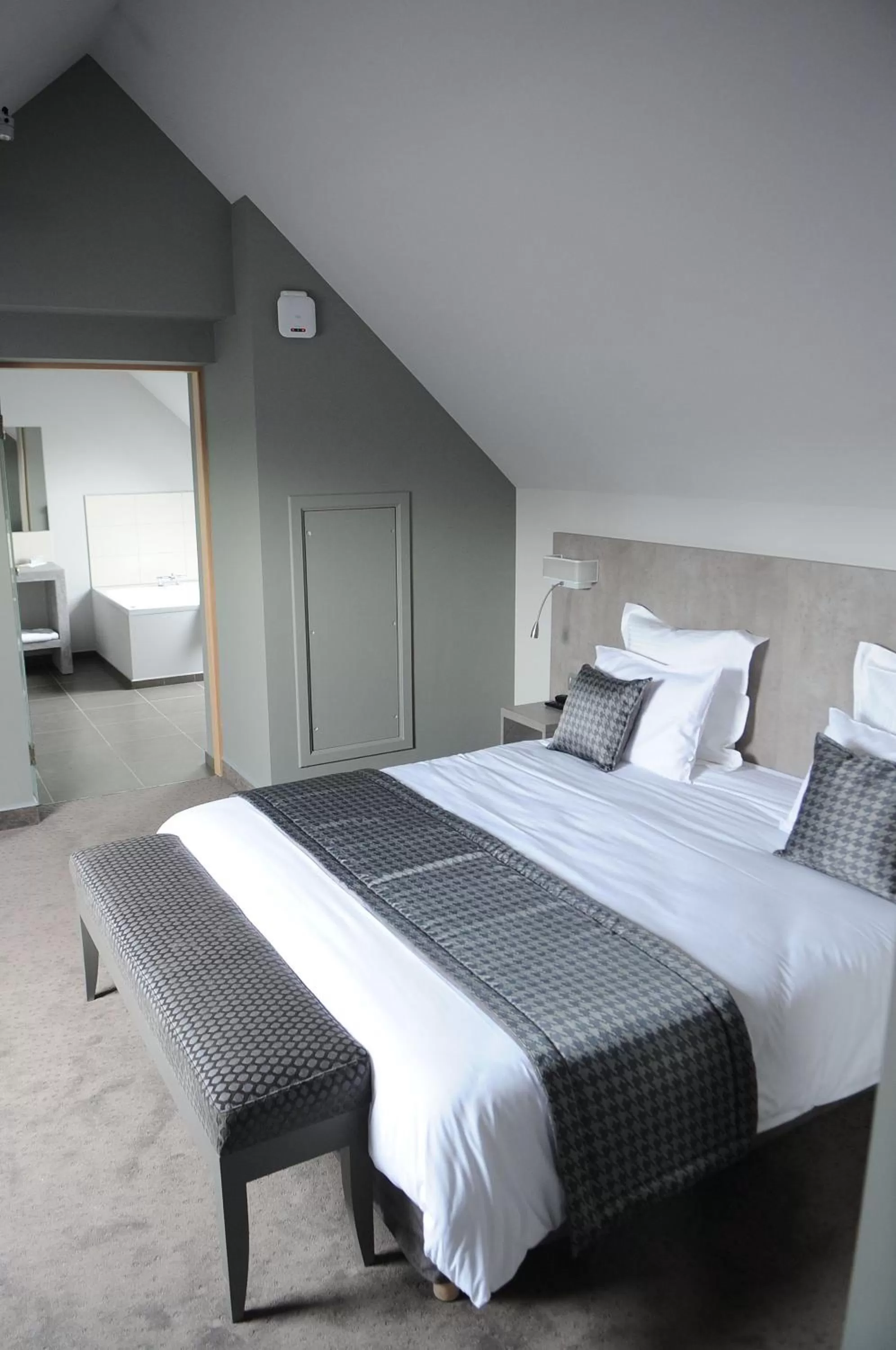 Bed in Hotel Saint Daniel