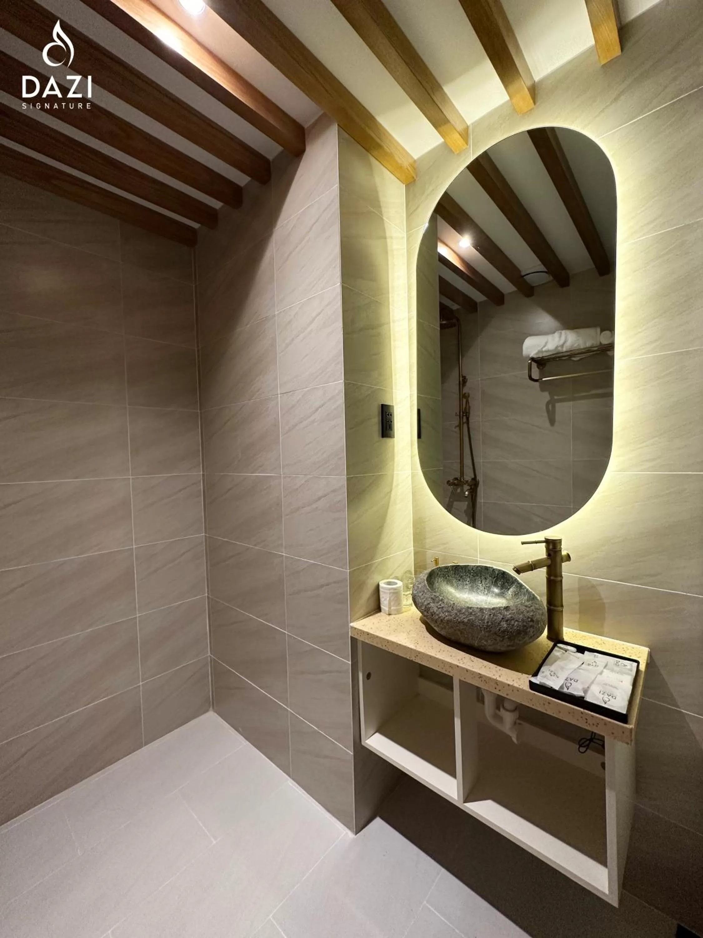 Toilet in Dazi Signature