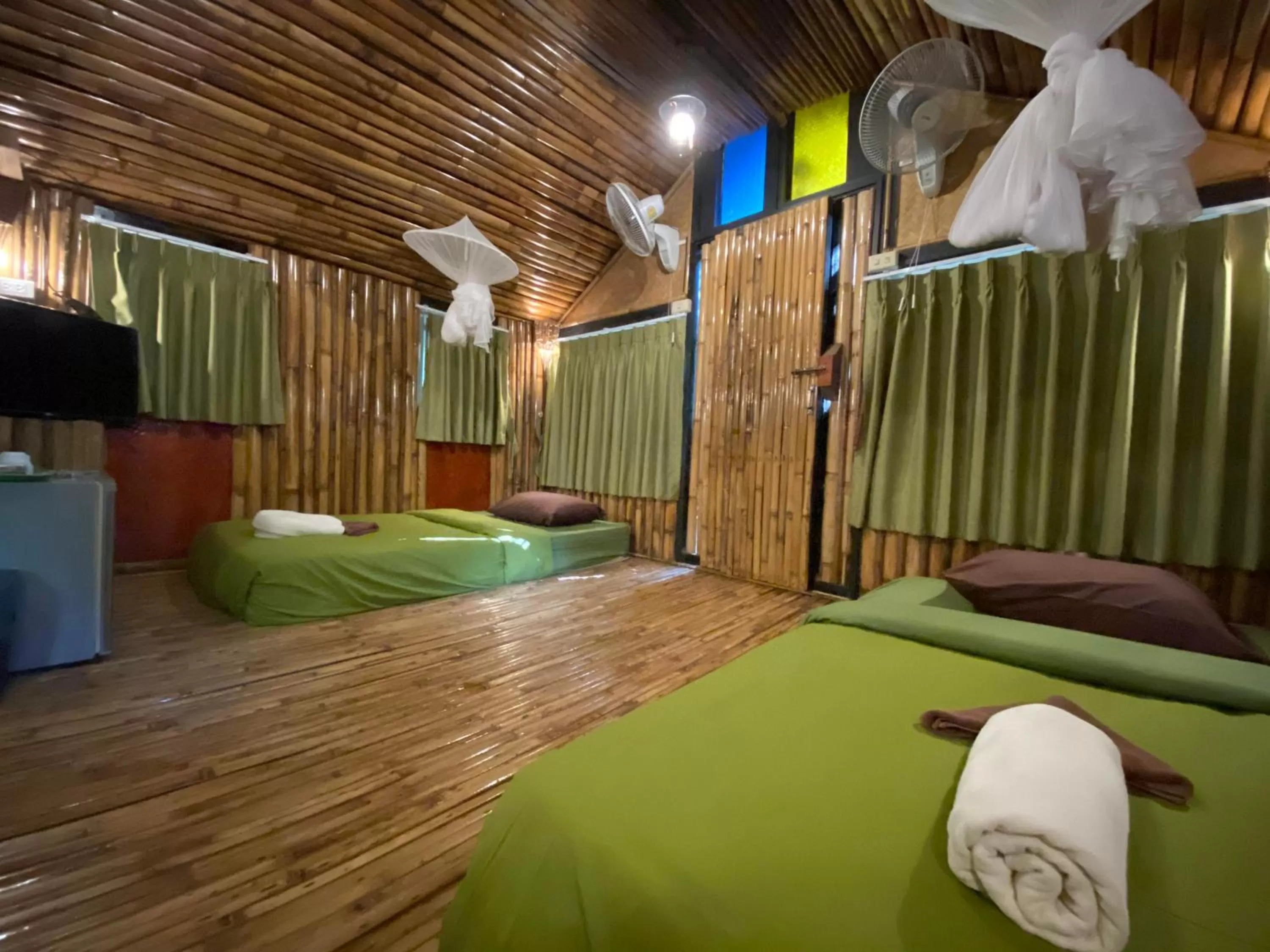 Photo of the whole room, Bed in Khao Sok Tree House Resort