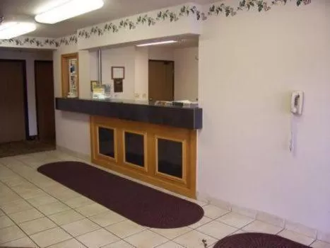 Lobby or reception in Budget Host Inn & Suites North Branch