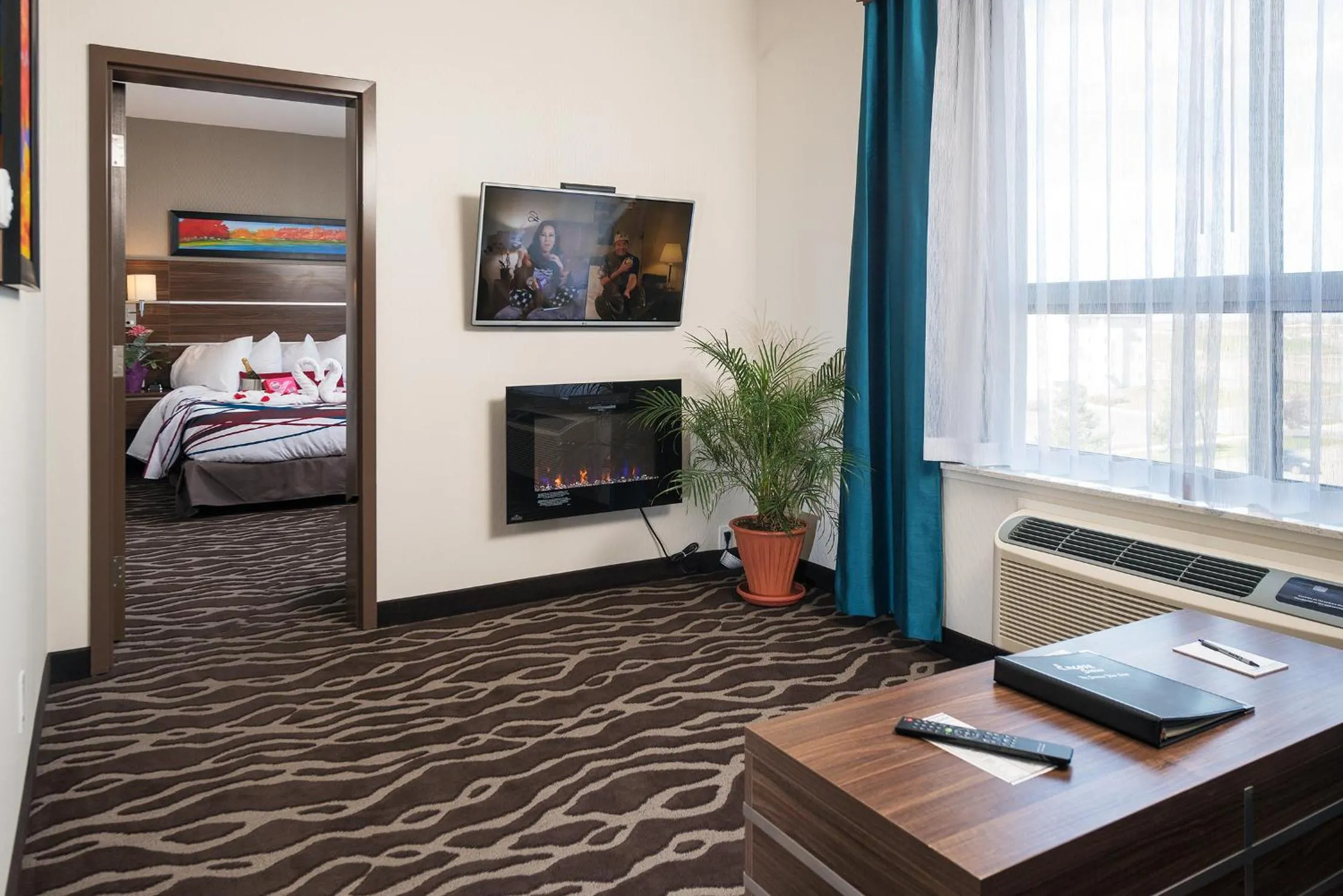 TV and multimedia, Bed in Encore Suites by Service Plus Inns