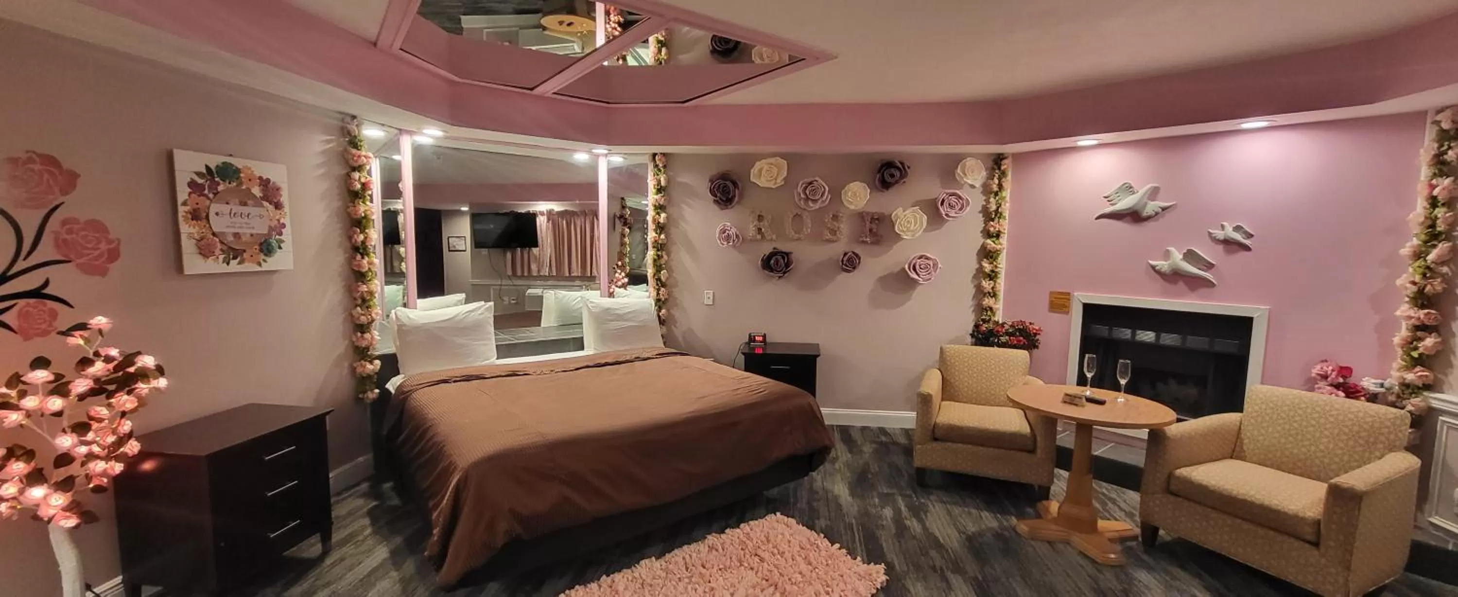 Bed in Inn of the Dove - Romantic Luxury Suites with Jacuzzi & Seasonal Fireplace at Harrisburg-Hershey-Philadelphia, PA