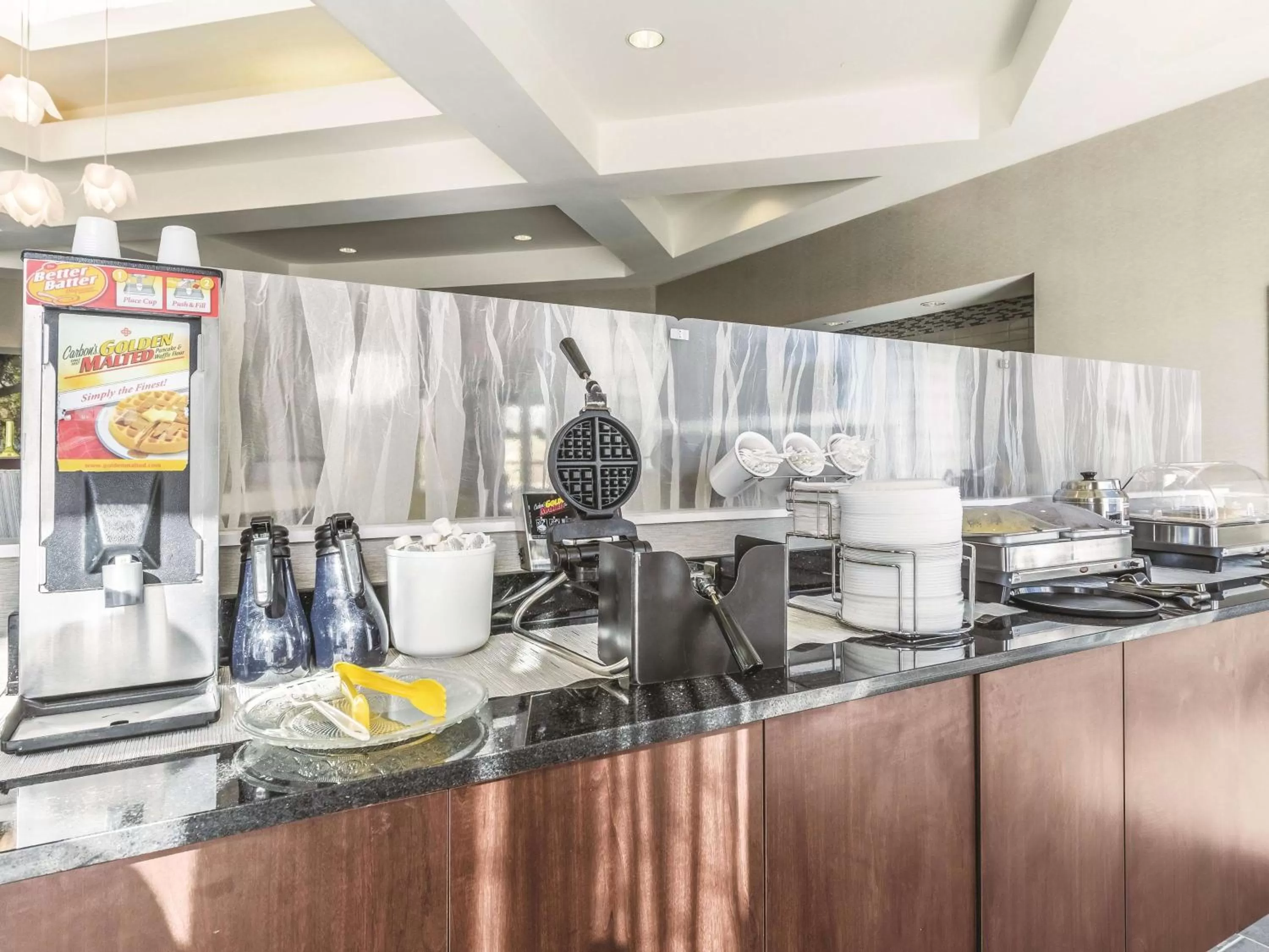 Restaurant/places to eat in La Quinta by Wyndham Alexandria Airport