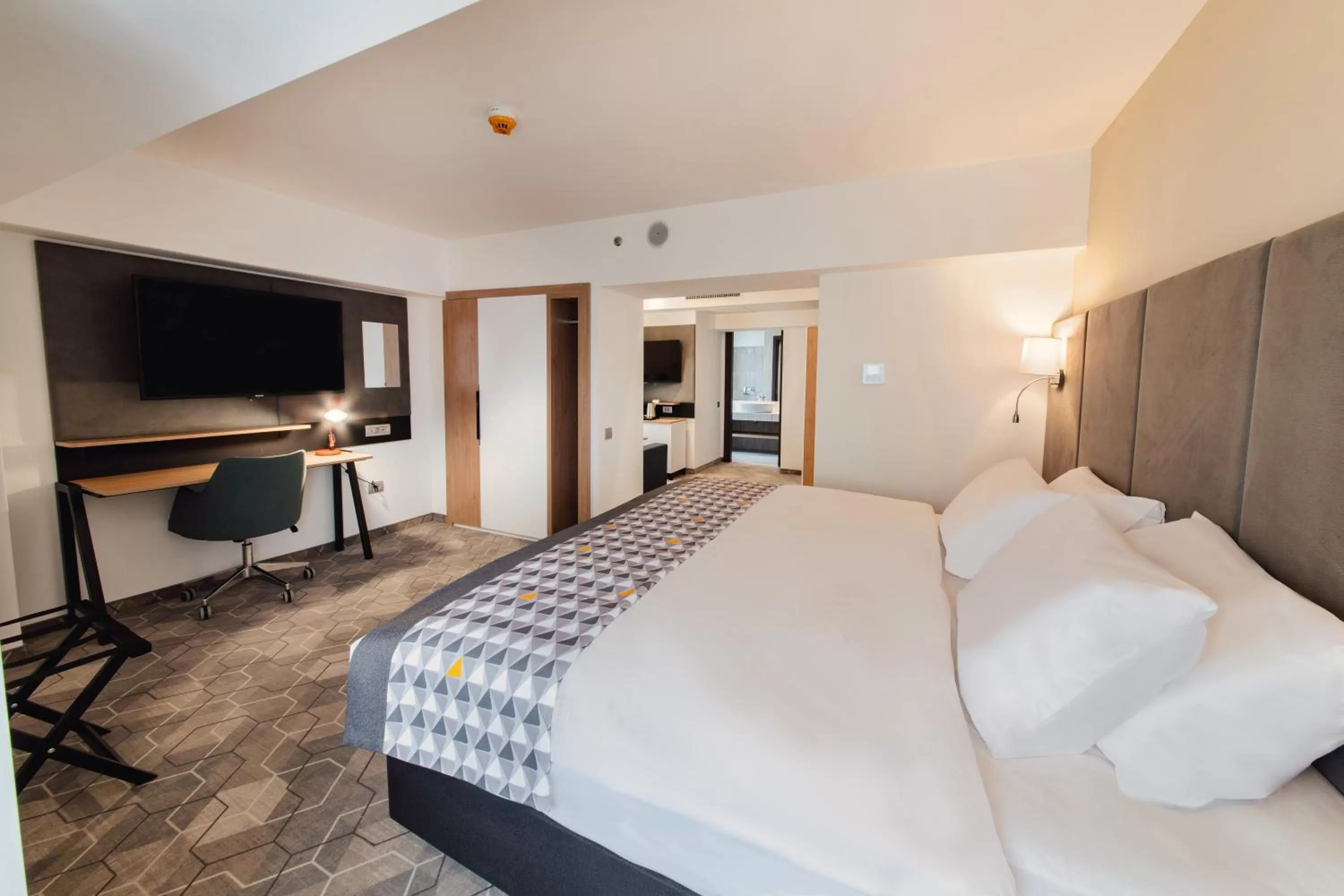 Bed in Holiday Inn Bucharest - Times by IHG