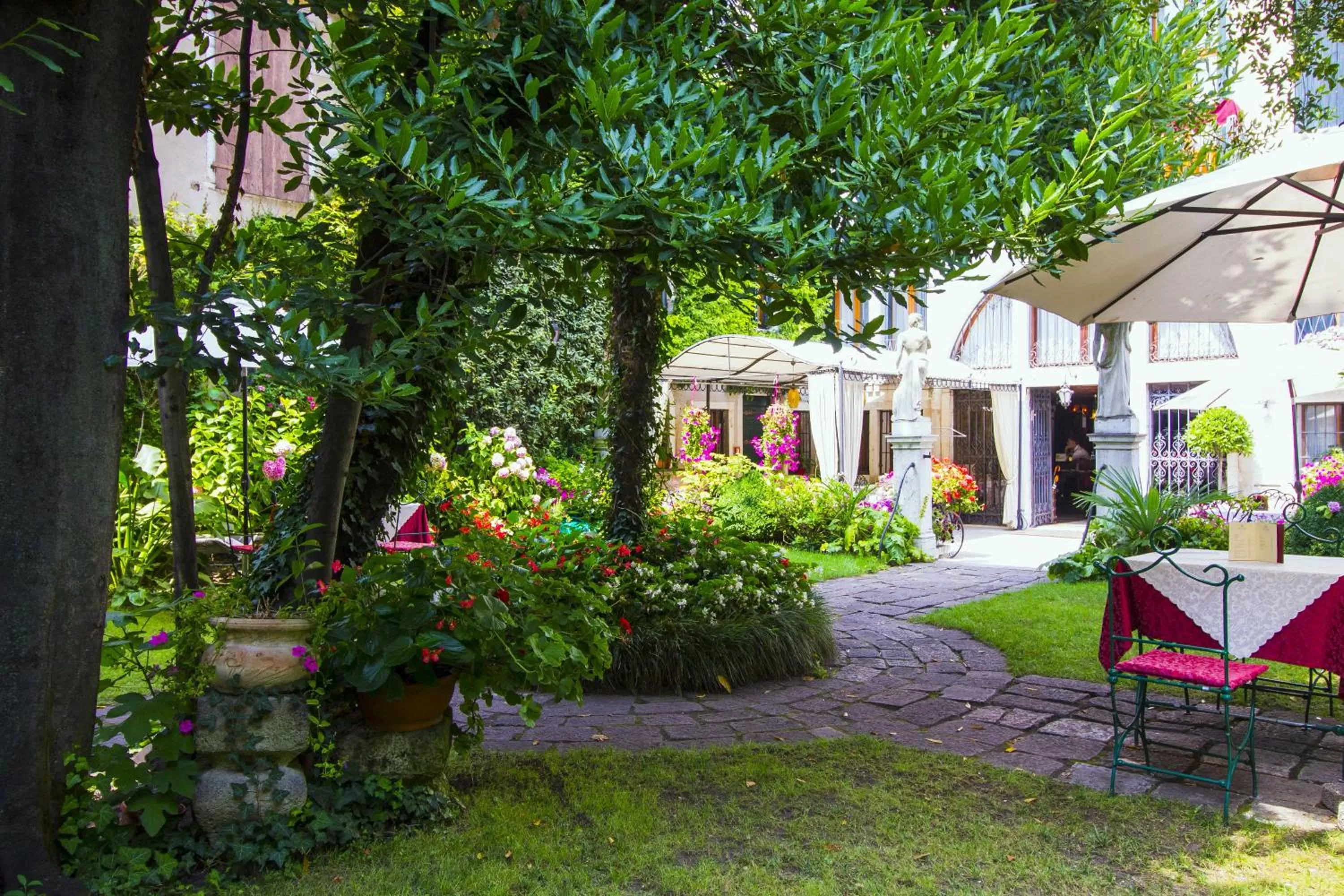 Patio in Hotel Palazzo Abadessa