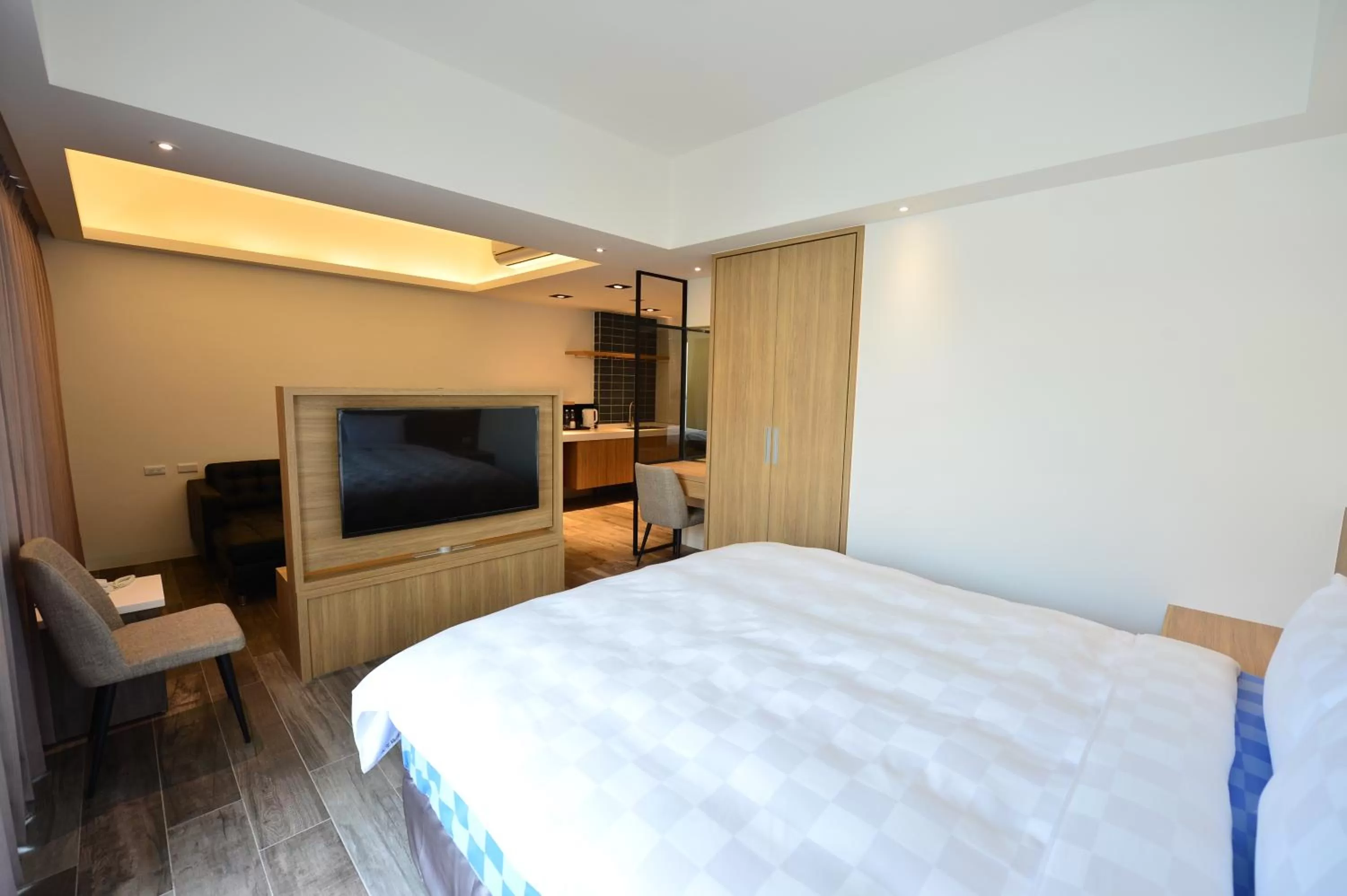 Bed in Sky Square Business Travel