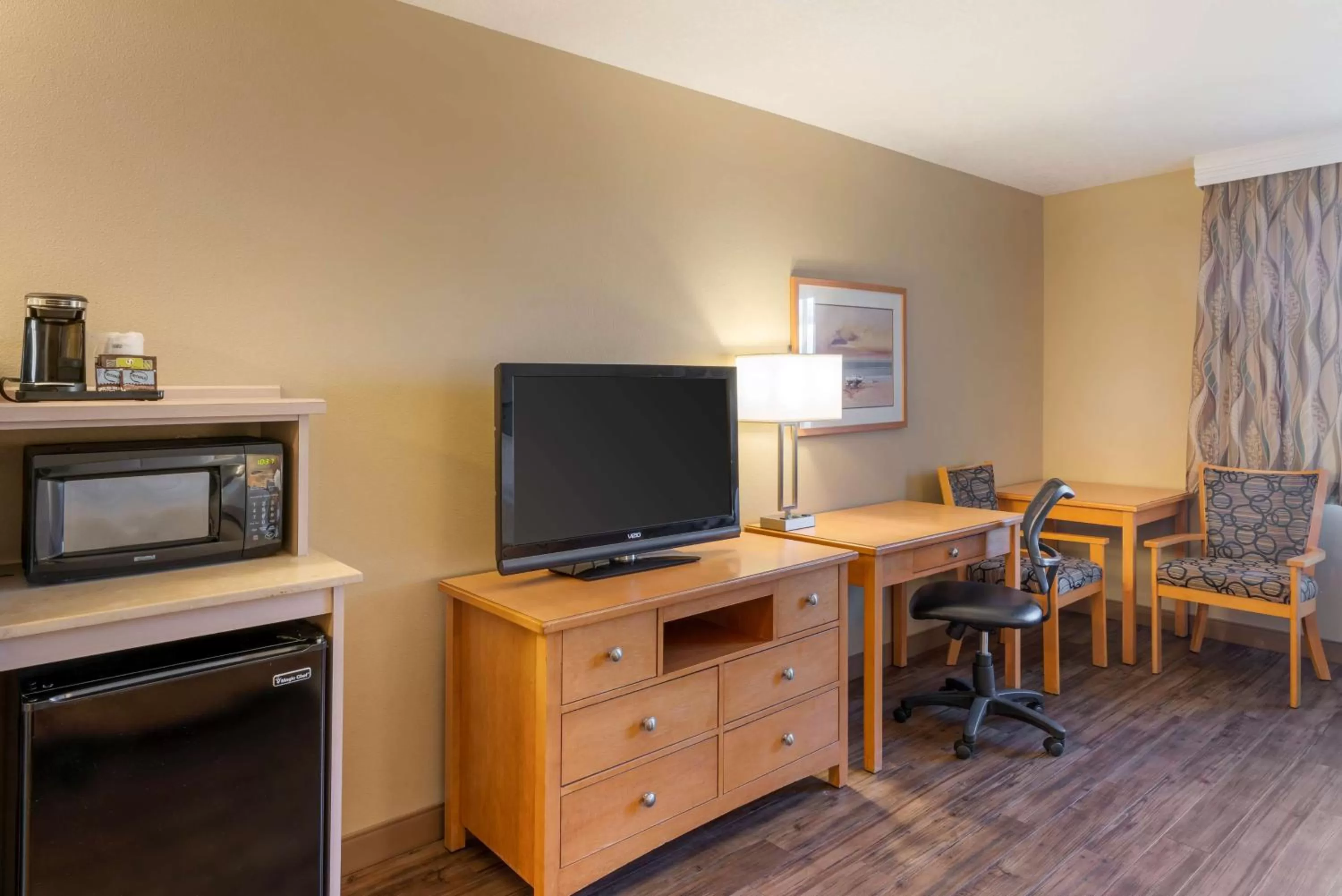 Bedroom in Best Western Plus Ocean View Resort