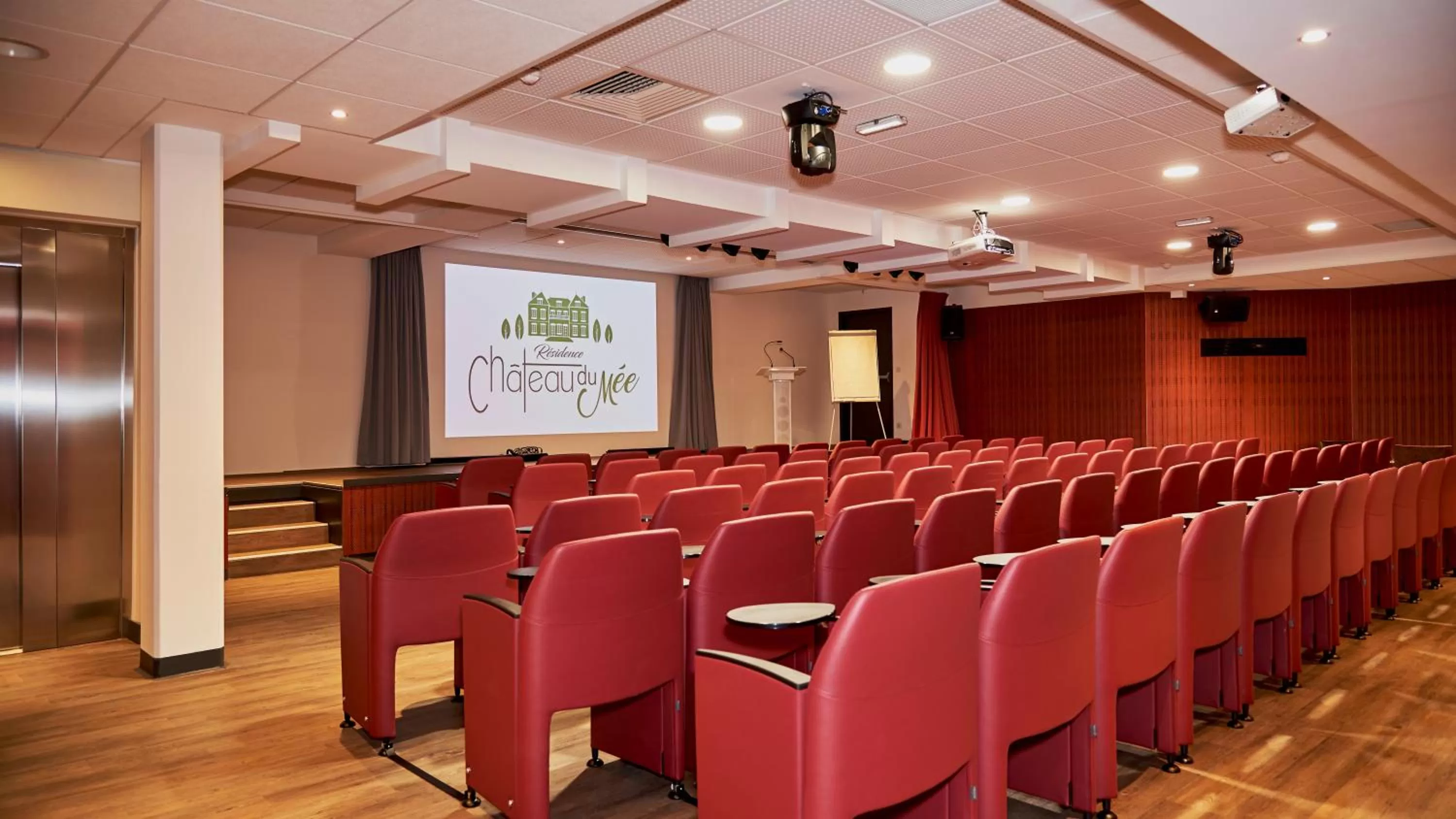 Business facilities in Résidence Château du Mée