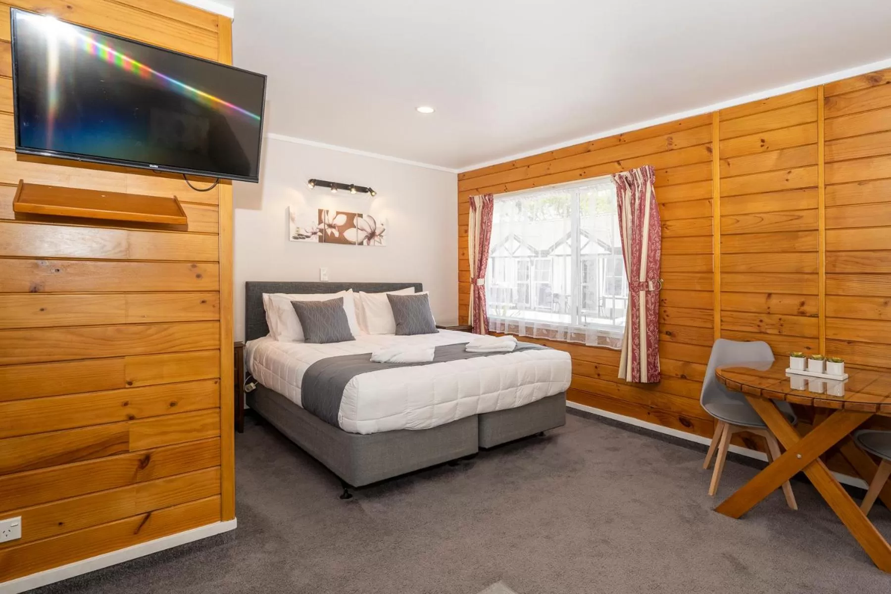 Bed in Tudor Park Motel Spacious with kitchens 1 minute walk to restaurant and shopping centre and Gisborne Hospital