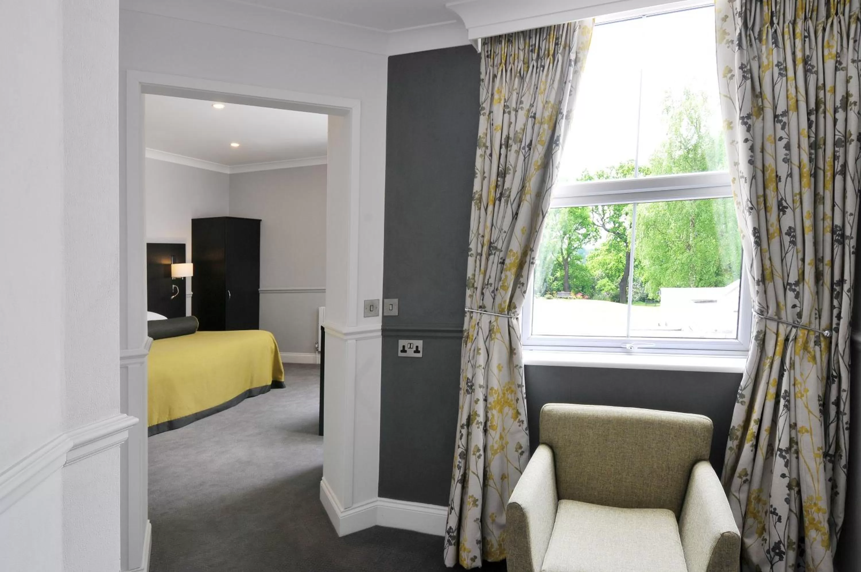 Bedroom, Bed in Bromley Court Hotel London