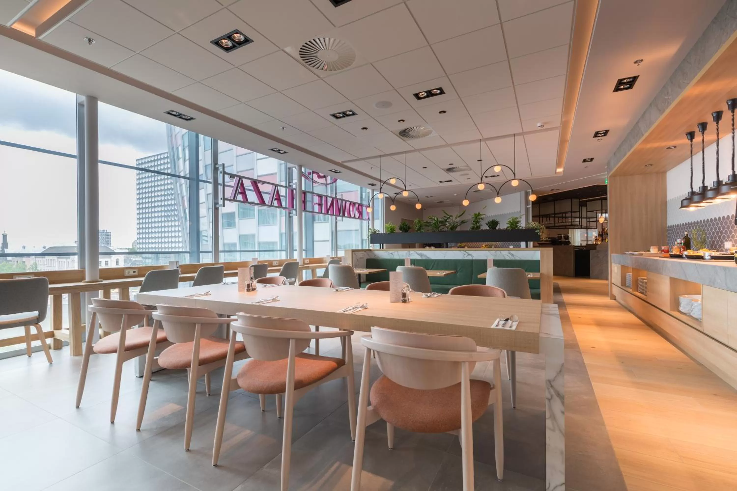 Restaurant/places to eat in Crowne Plaza Utrecht - Central Station by IHG