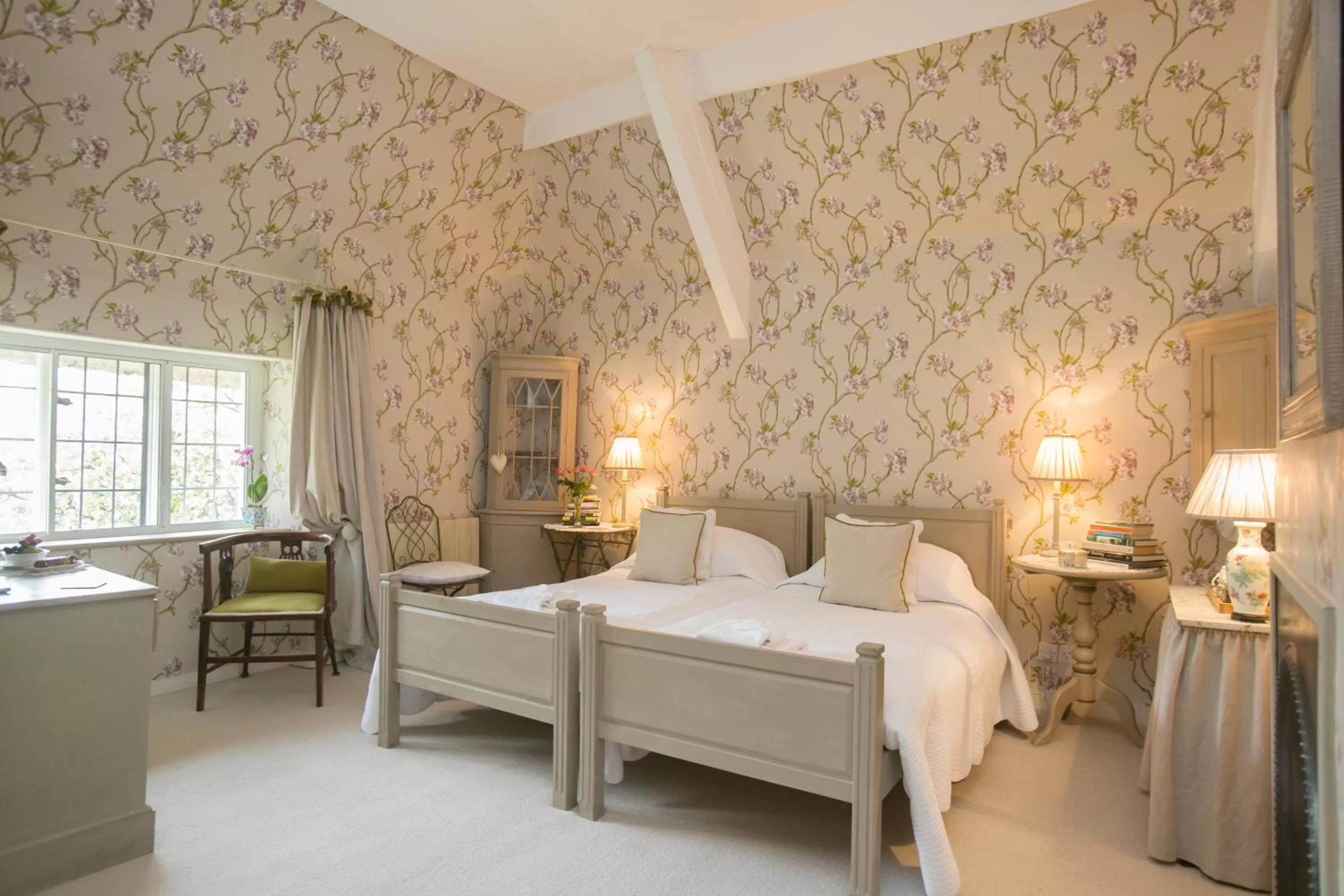 Bedroom, Bed in Tudor Cottage B&B Frampton