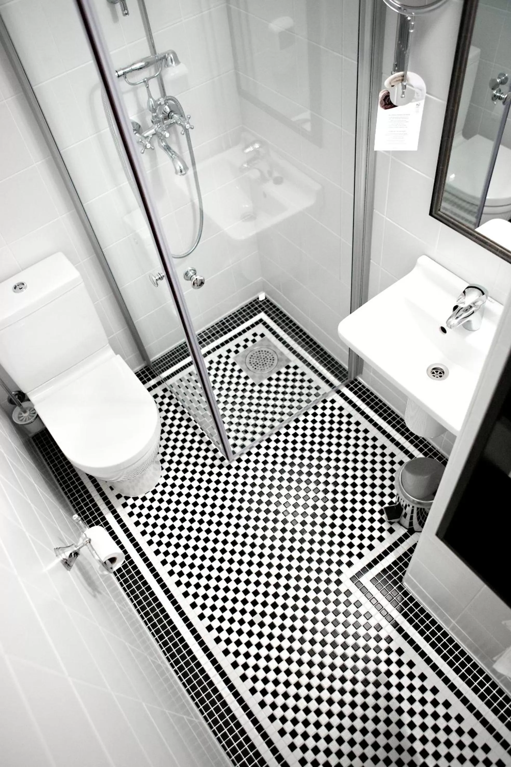 Bathroom in Boutique Hotel Yöpuu