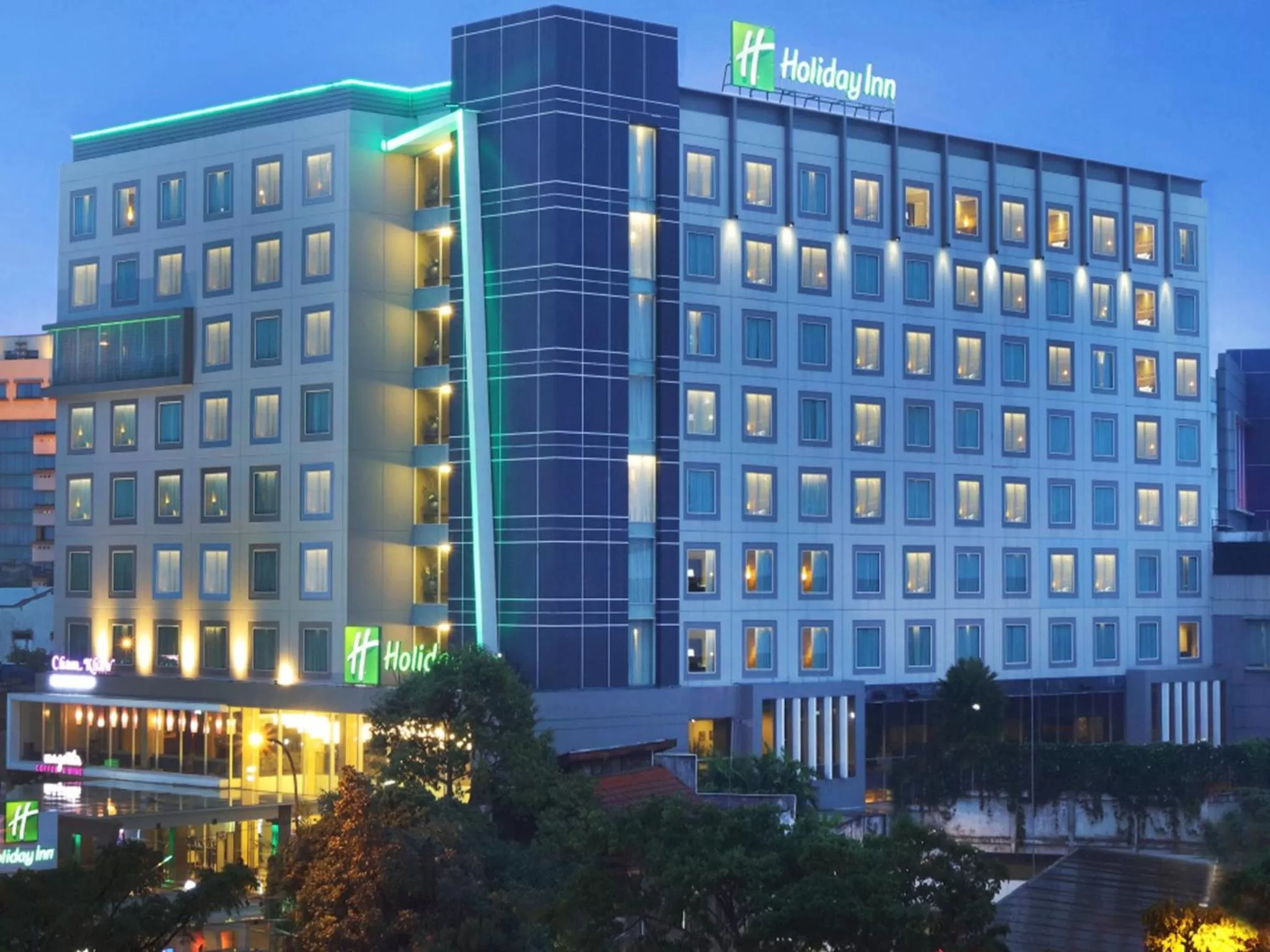 Facade/entrance in Holiday Inn Bandung Pasteur by IHG