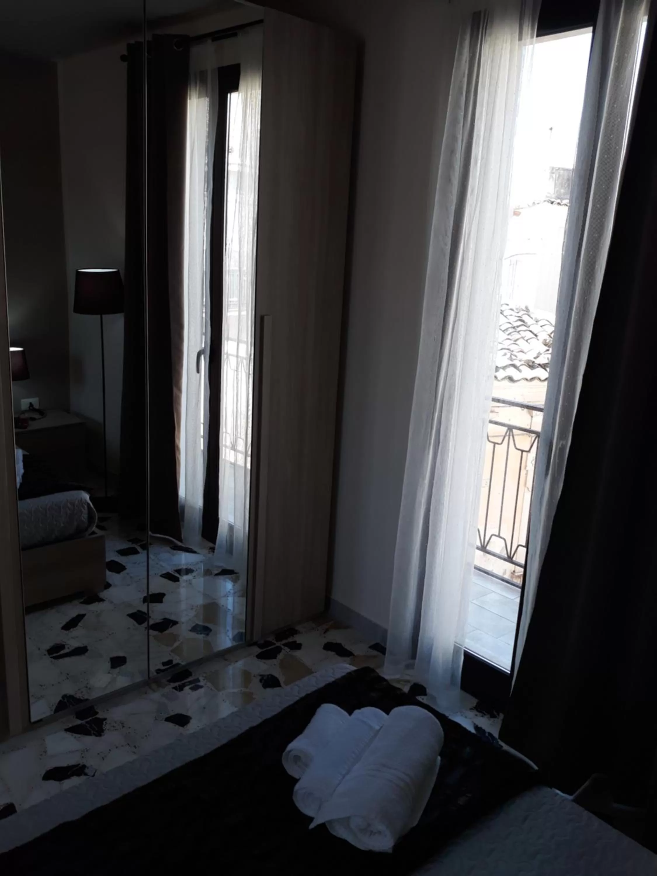 Photo of the whole room, Bed in Antares