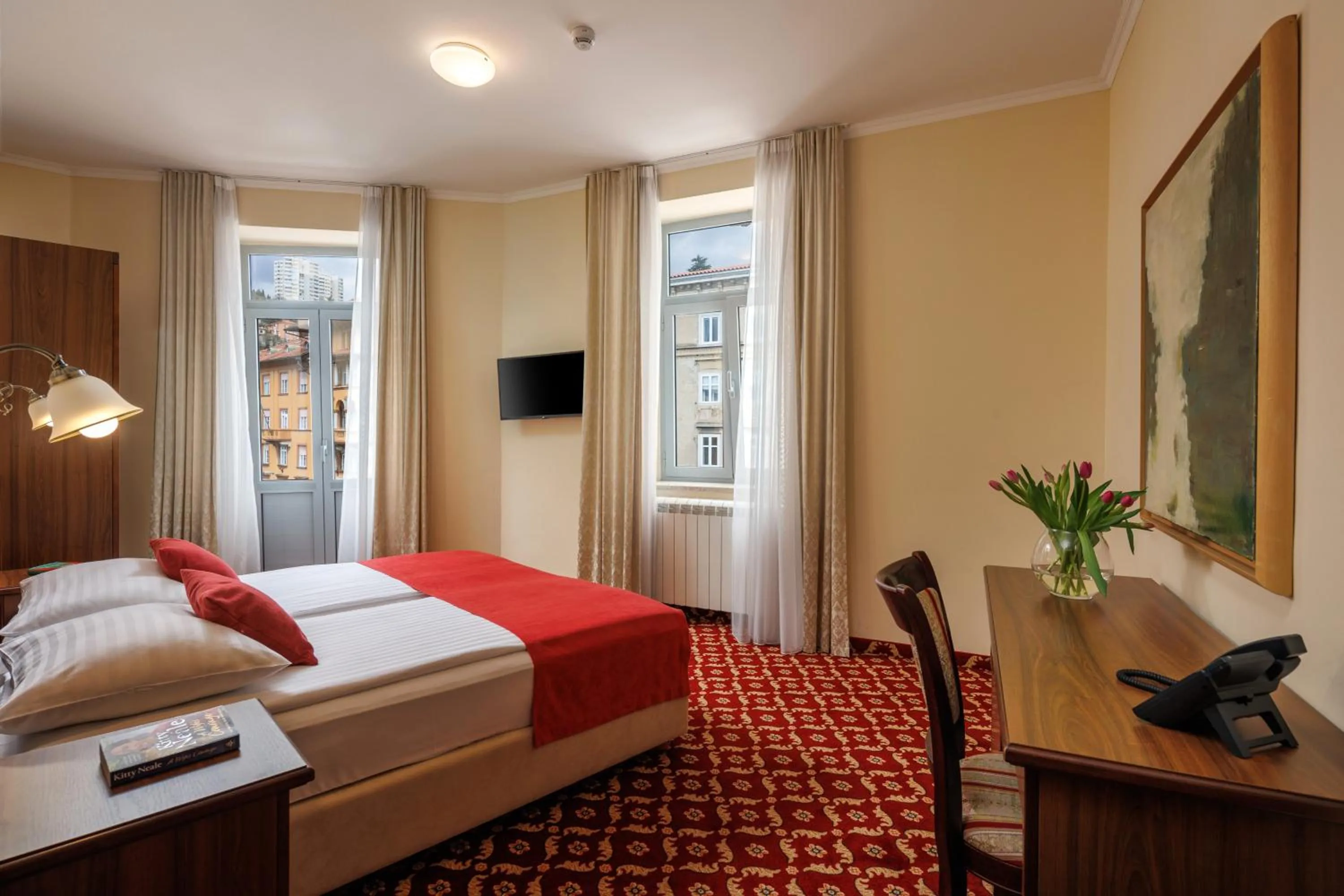 Bedroom, Bed in Hotel Continental