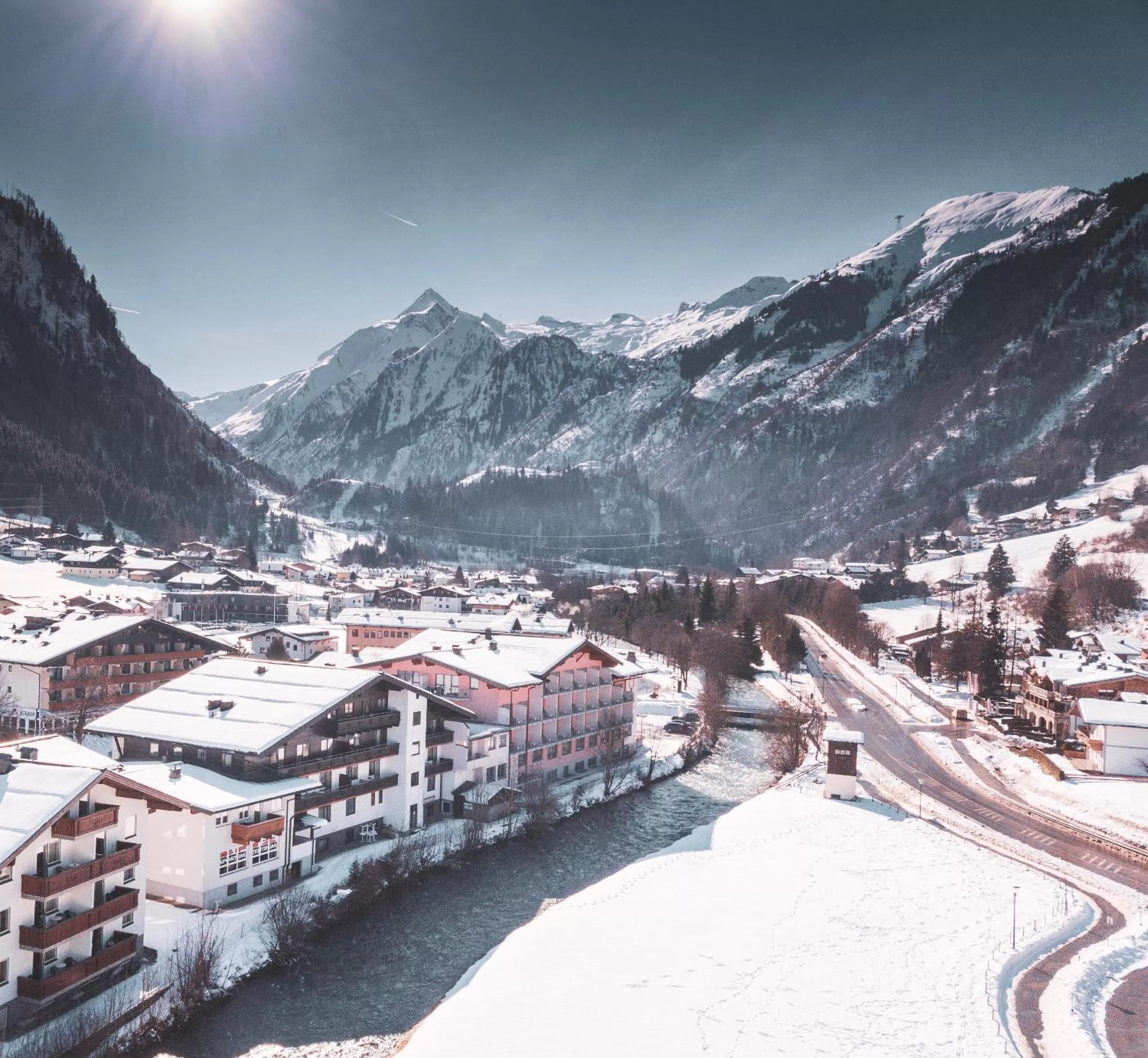 Facade/entrance, Winter in Hotel TONI inklusive Zell am See - Kaprun Sommerkarte