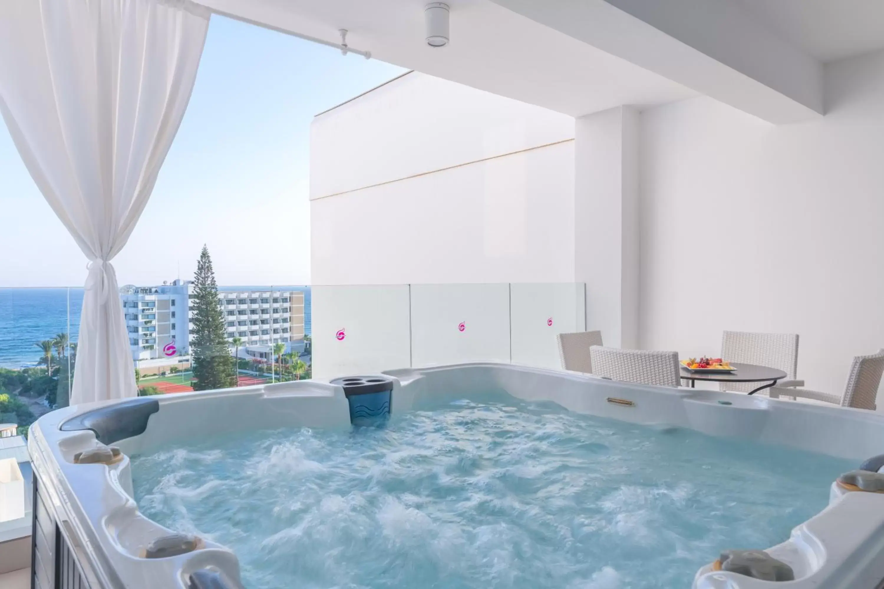 Grand Suite in Napa Mermaid Hotel & Suites Grand Suite in Napa Mermaid Hotel & Suites