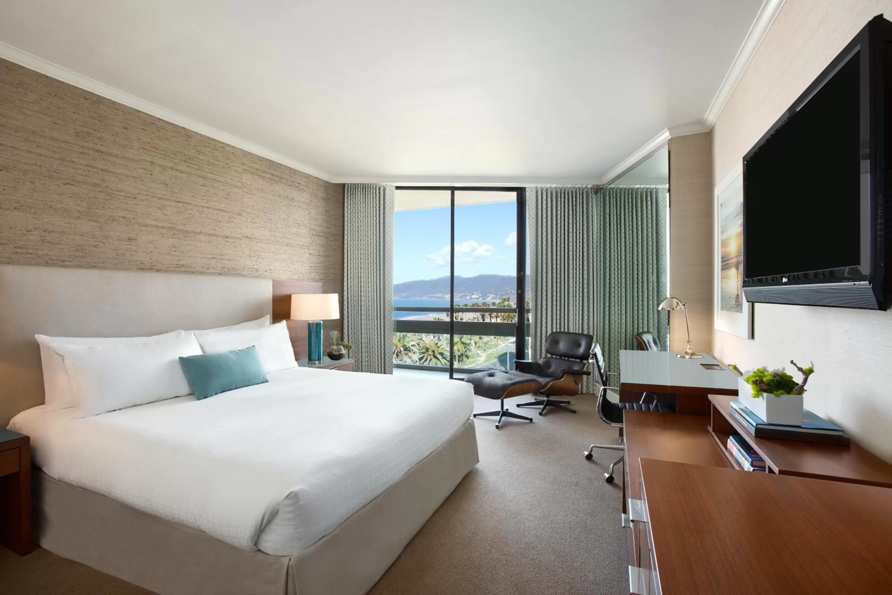 Bedroom, Bed in Fairmont Miramar Hotel & Bungalows