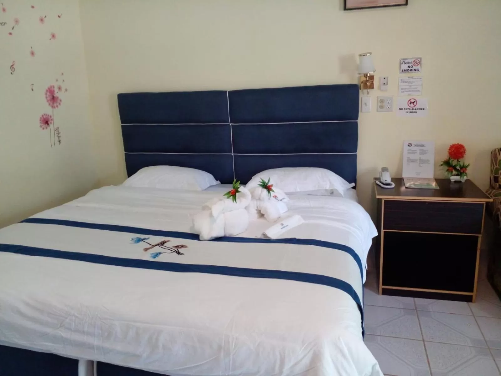 Bed in Sunshine View Hotel and Restaurant