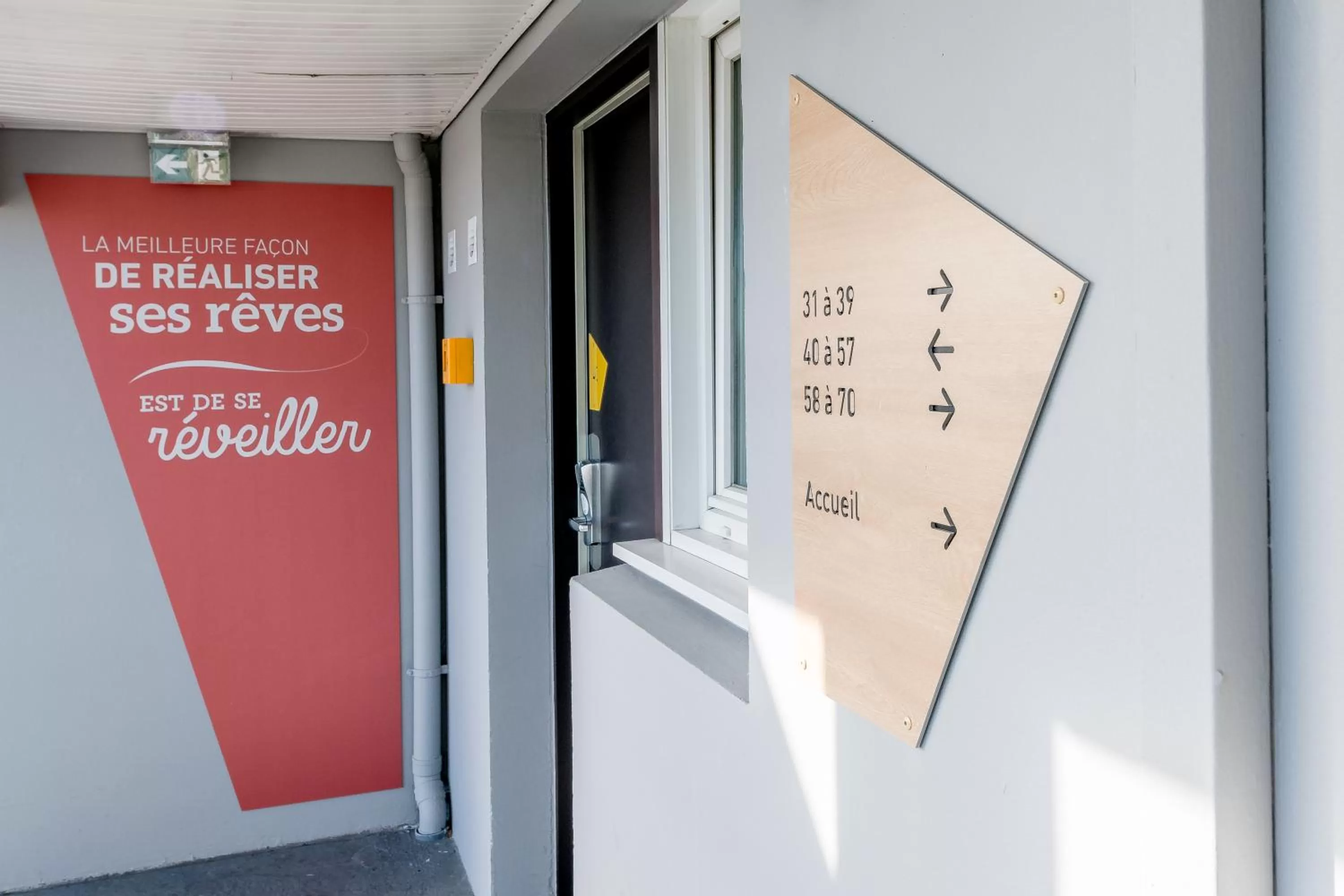 Decorative detail in B&B HOTEL Bordeaux Lormont