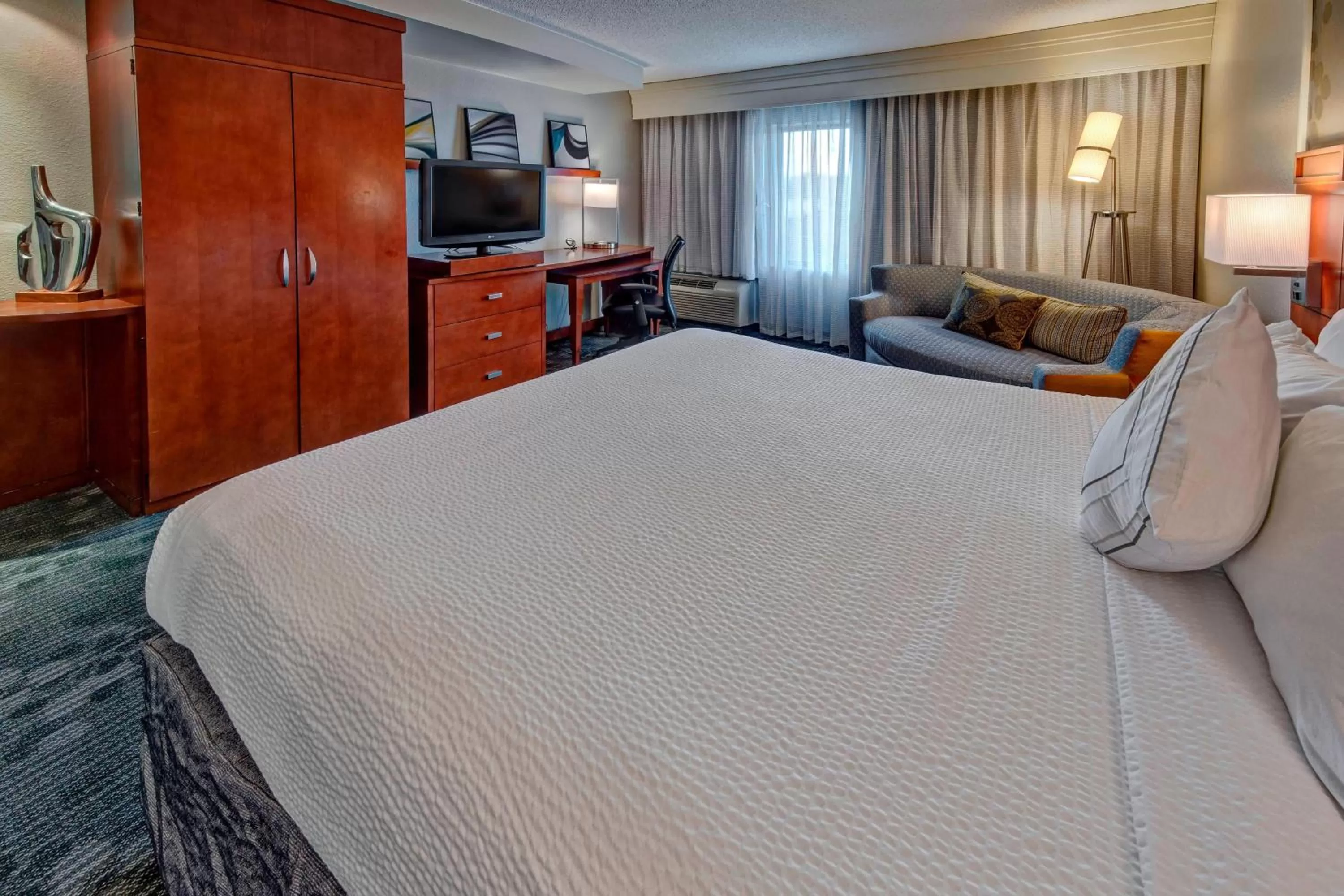 Photo of the whole room, Bed in Courtyard by Marriott Alexandria