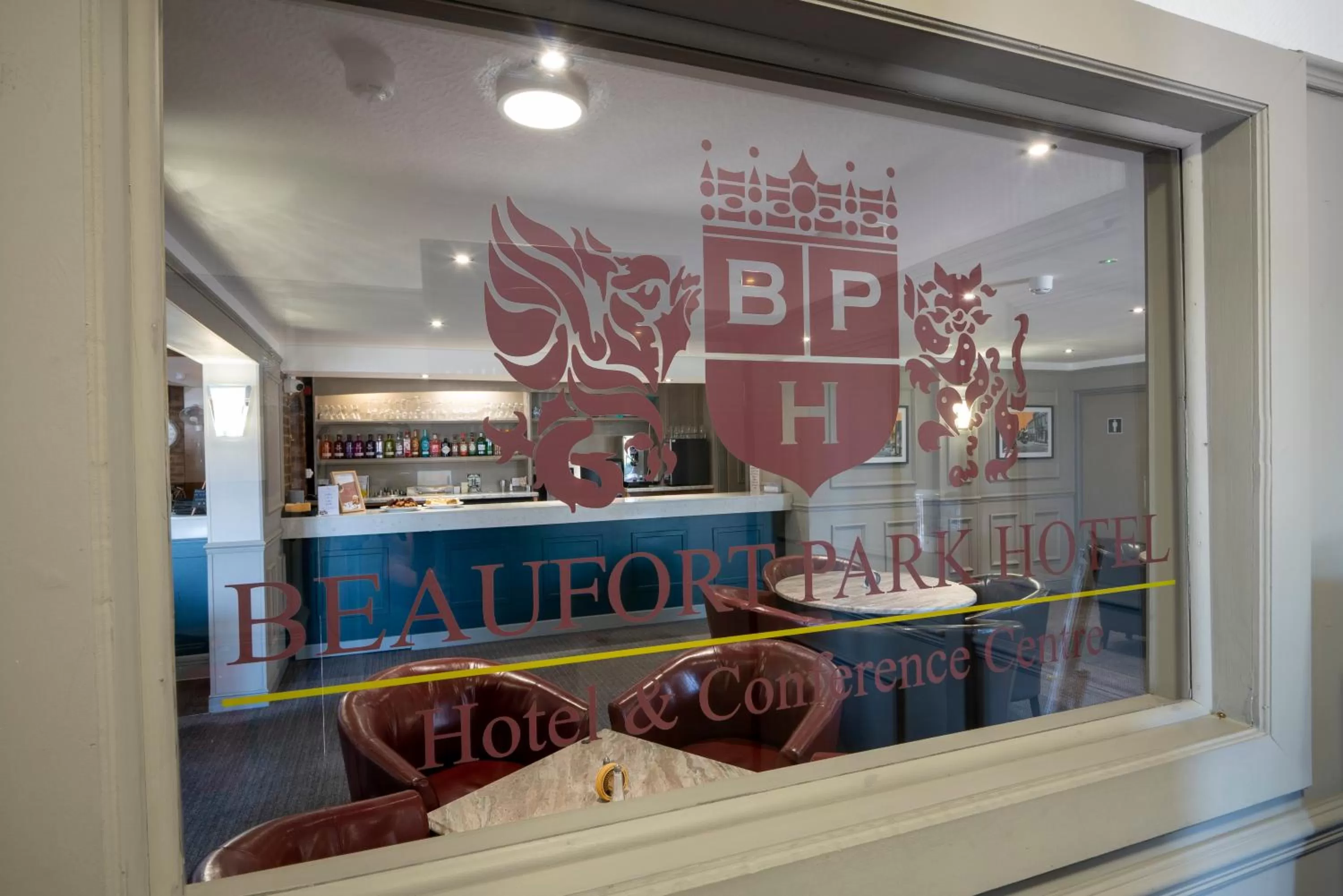 Restaurant/places to eat in Beaufort Park Hotel