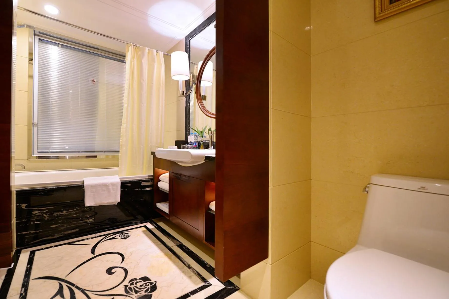 Bathroom, Bed in Central Hotel Shanghai - Nanjing Road