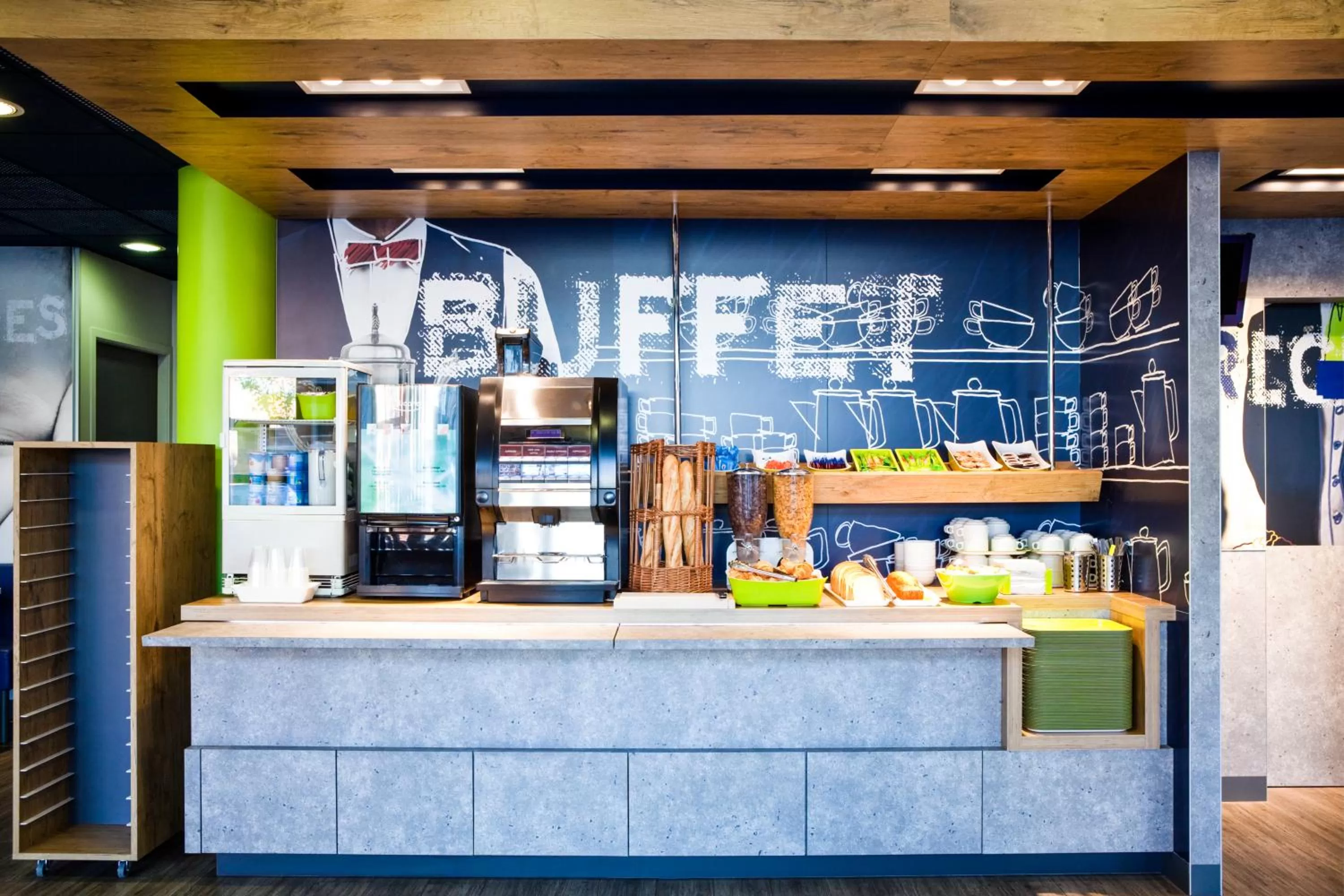 Food and drinks in ibis budget Lyon Gerland